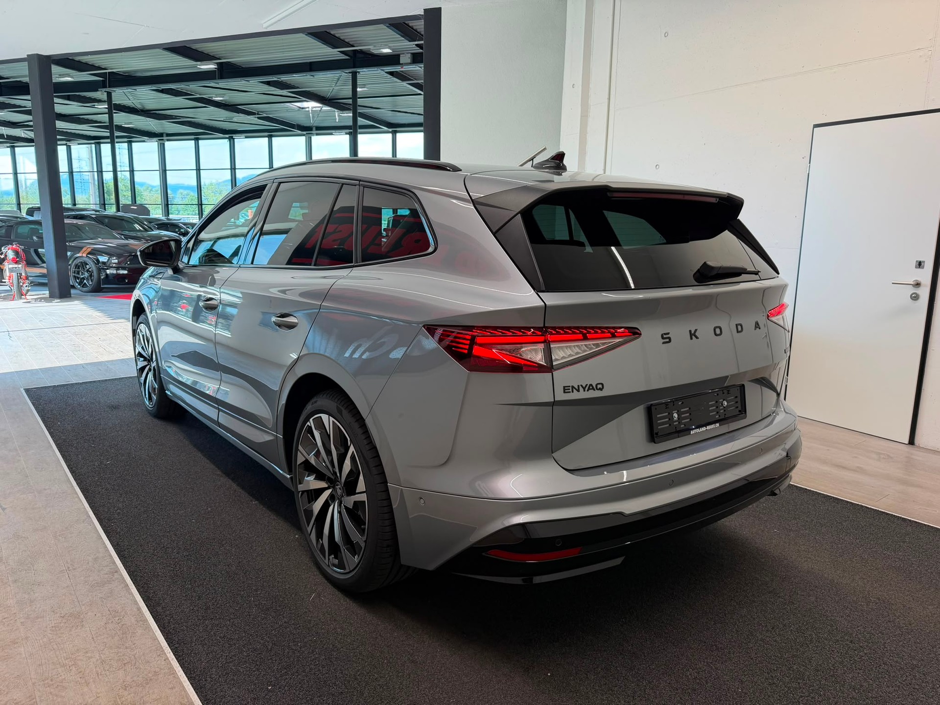 SKODA Enyaq 85x Sportline 4x4-image-9