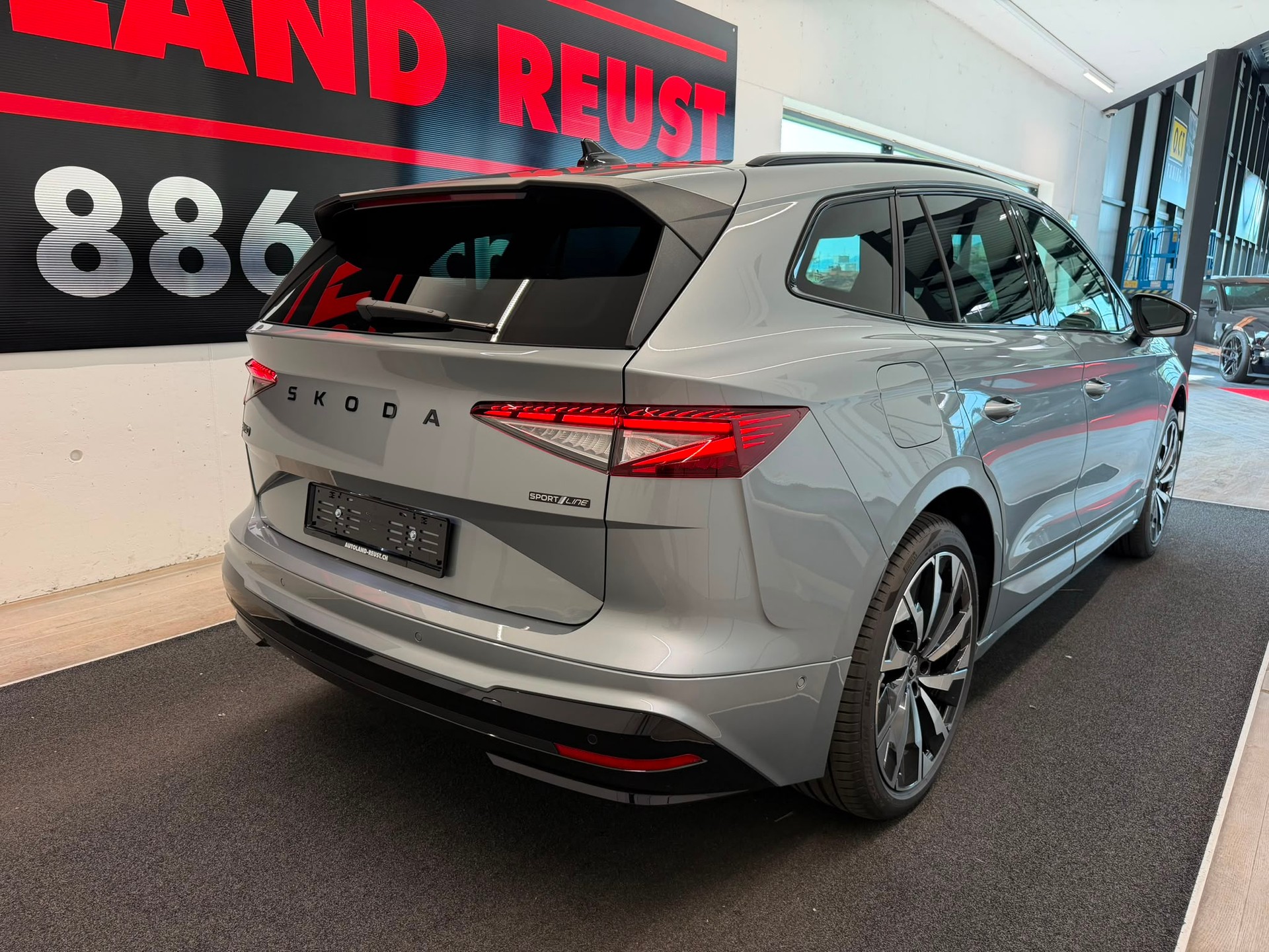 SKODA Enyaq 85x Sportline 4x4-image-4