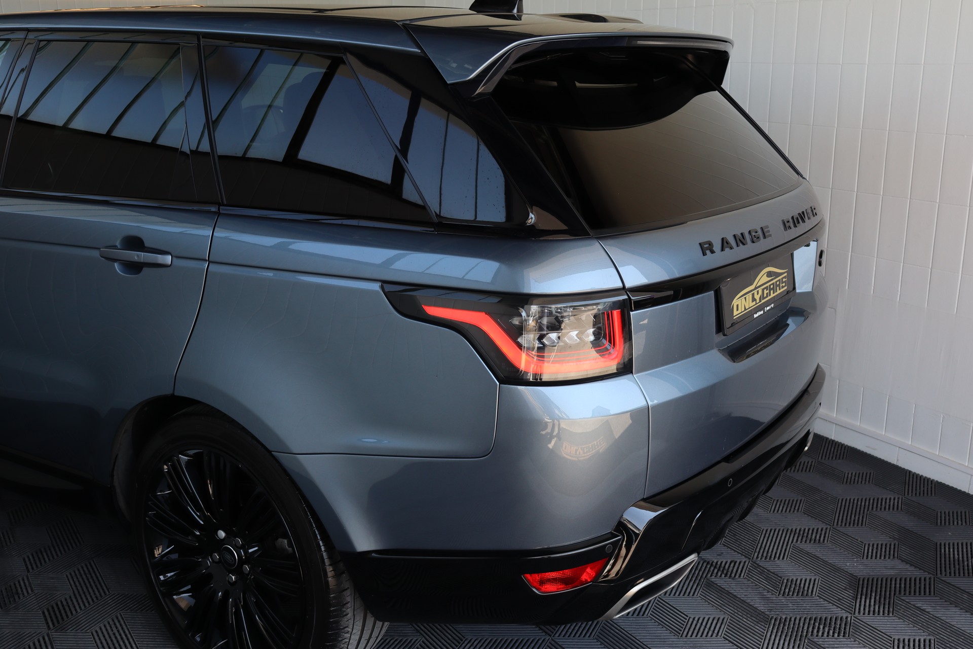 LAND ROVER Range Rover Sport 3.0 SDV6 HSE Dynamic Automatic-image-8