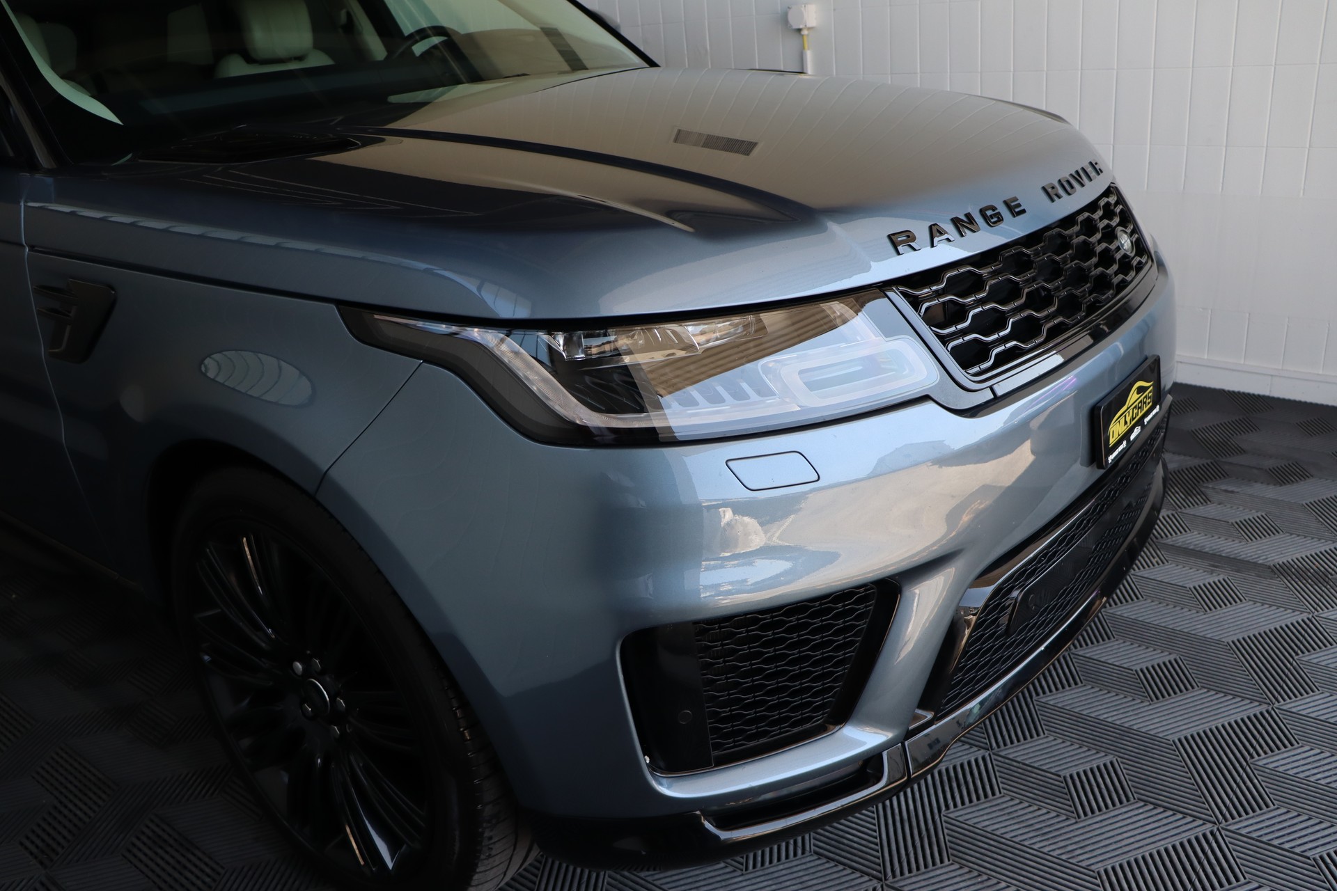 LAND ROVER Range Rover Sport 3.0 SDV6 HSE Dynamic Automatic-image-3