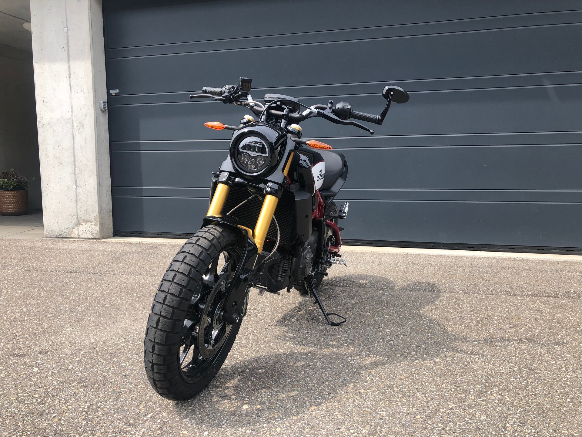 INDIAN FTR 1200 S-showroom-element-2