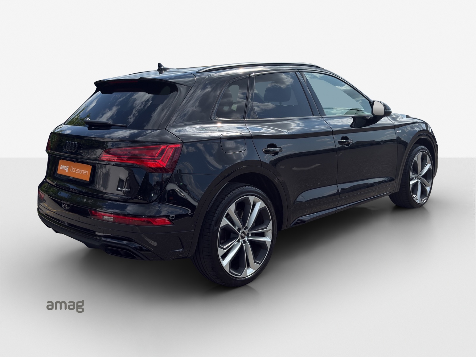 AUDI Q5 40 TDI Black Edition quattro S-tronic-image-4