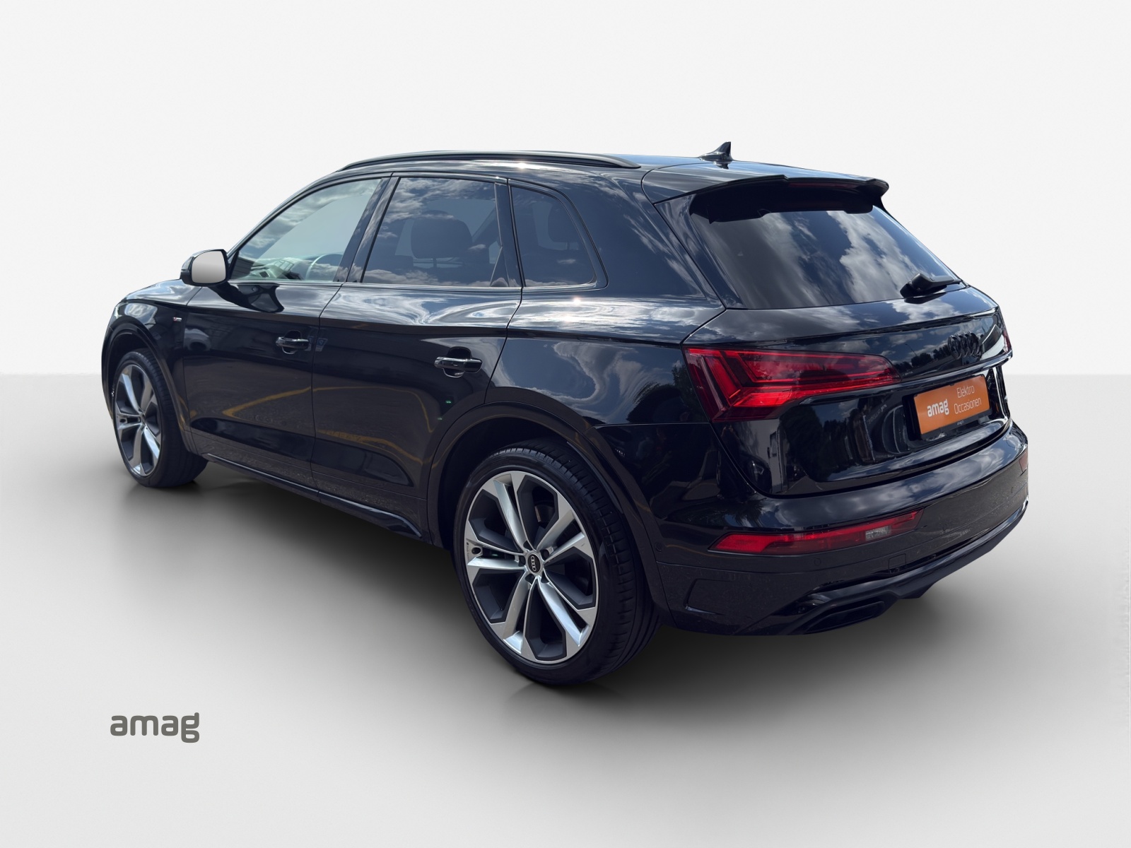 AUDI Q5 40 TDI Black Edition quattro S-tronic-image-2