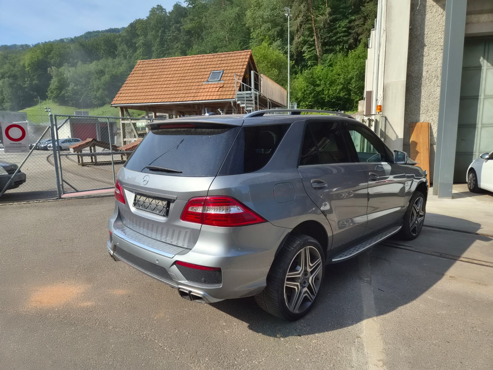 MERCEDES-BENZ ML 63 AMG 4Matic Speedshift-image-2