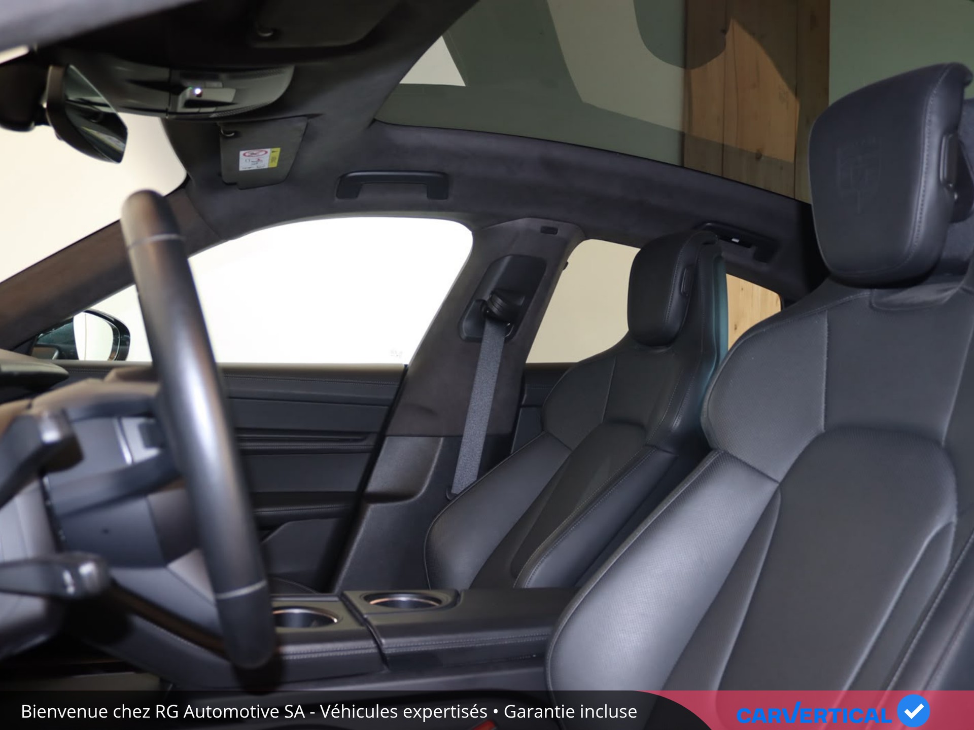 PORSCHE Taycan Turbo-image-9