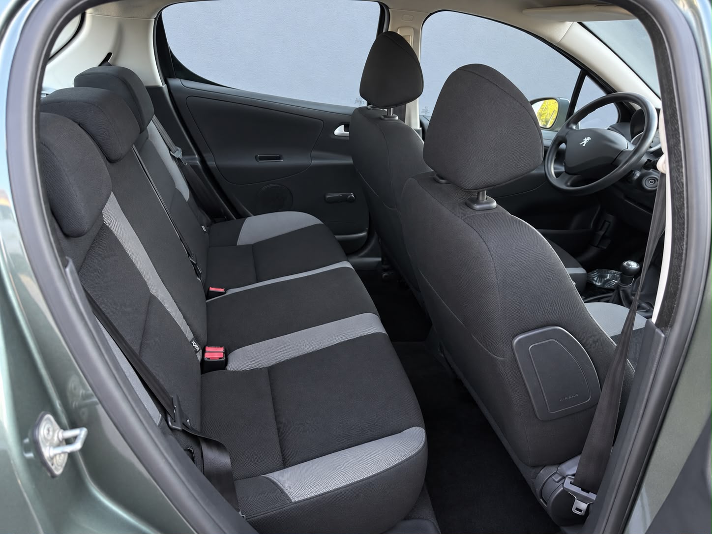 PEUGEOT 207 1.4 16V Trendy Clim'-image-14