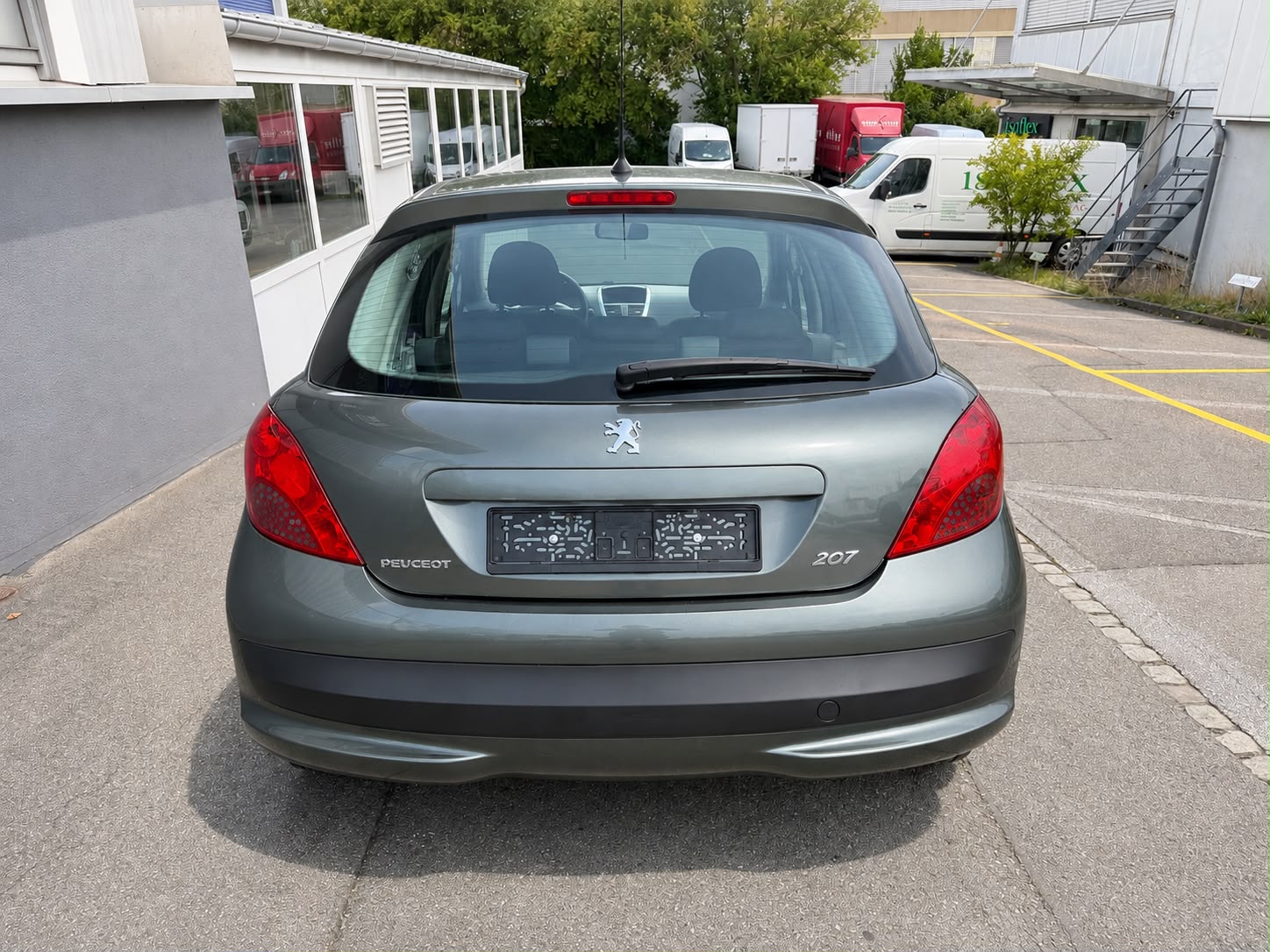 PEUGEOT 207 1.4 16V Trendy Clim'-image-6