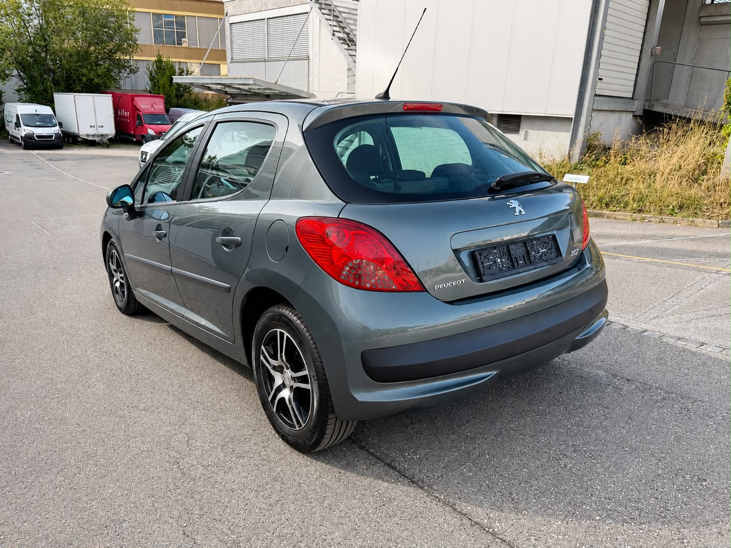 PEUGEOT 207 1.4 16V Trendy Clim'-image-3