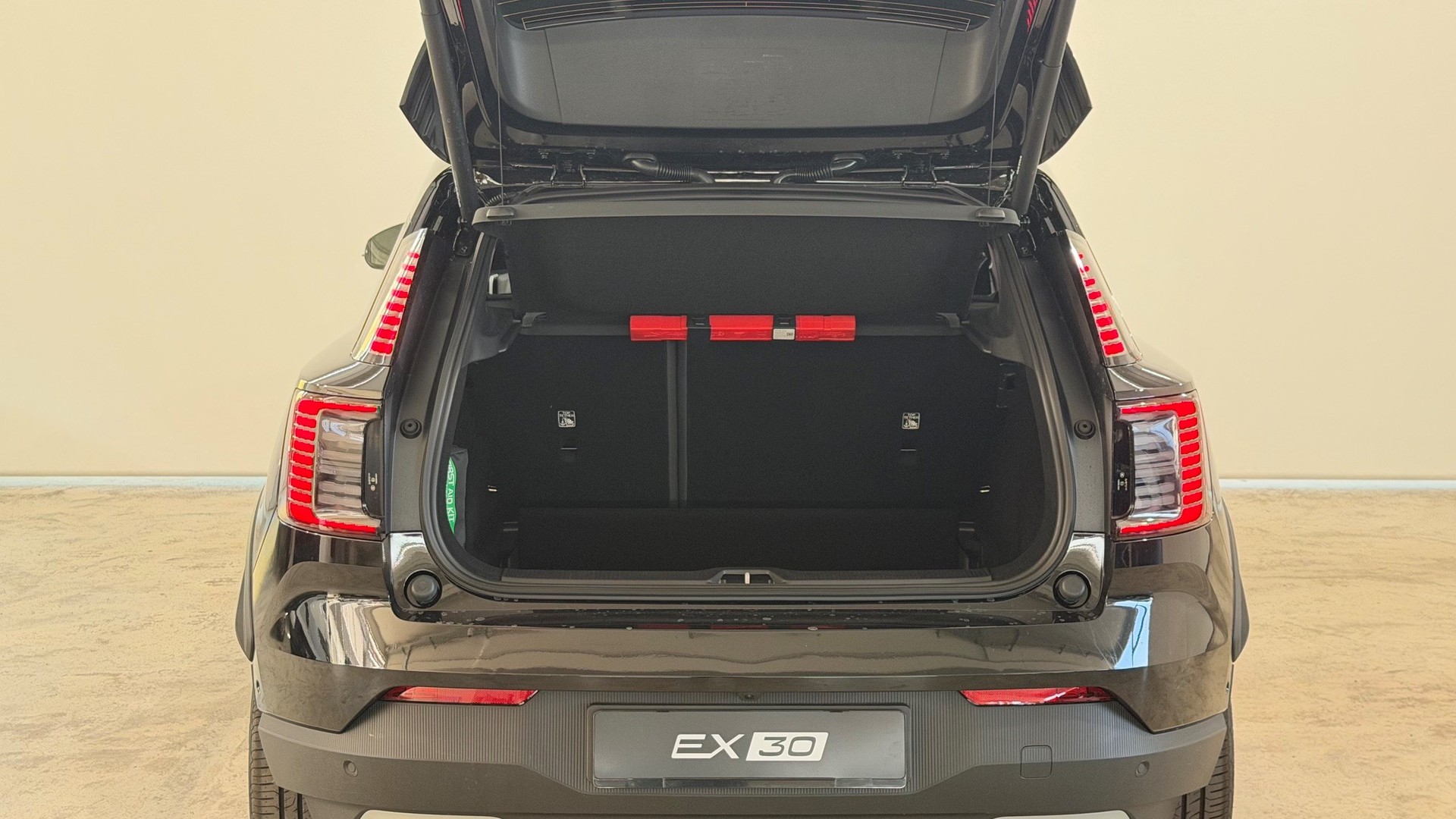 VOLVO EX 30 CC P8 Ultra AWD-image-11