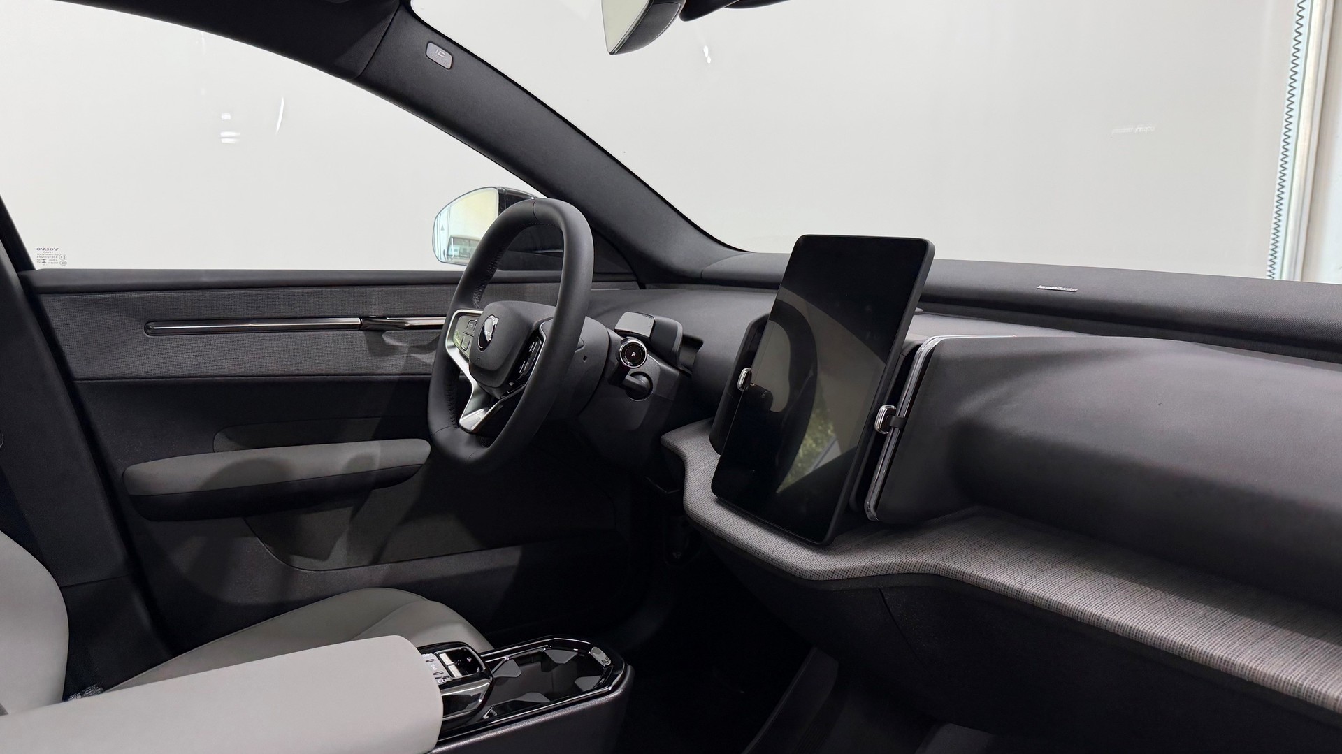 VOLVO EX 30 CC P8 Ultra AWD-image-3