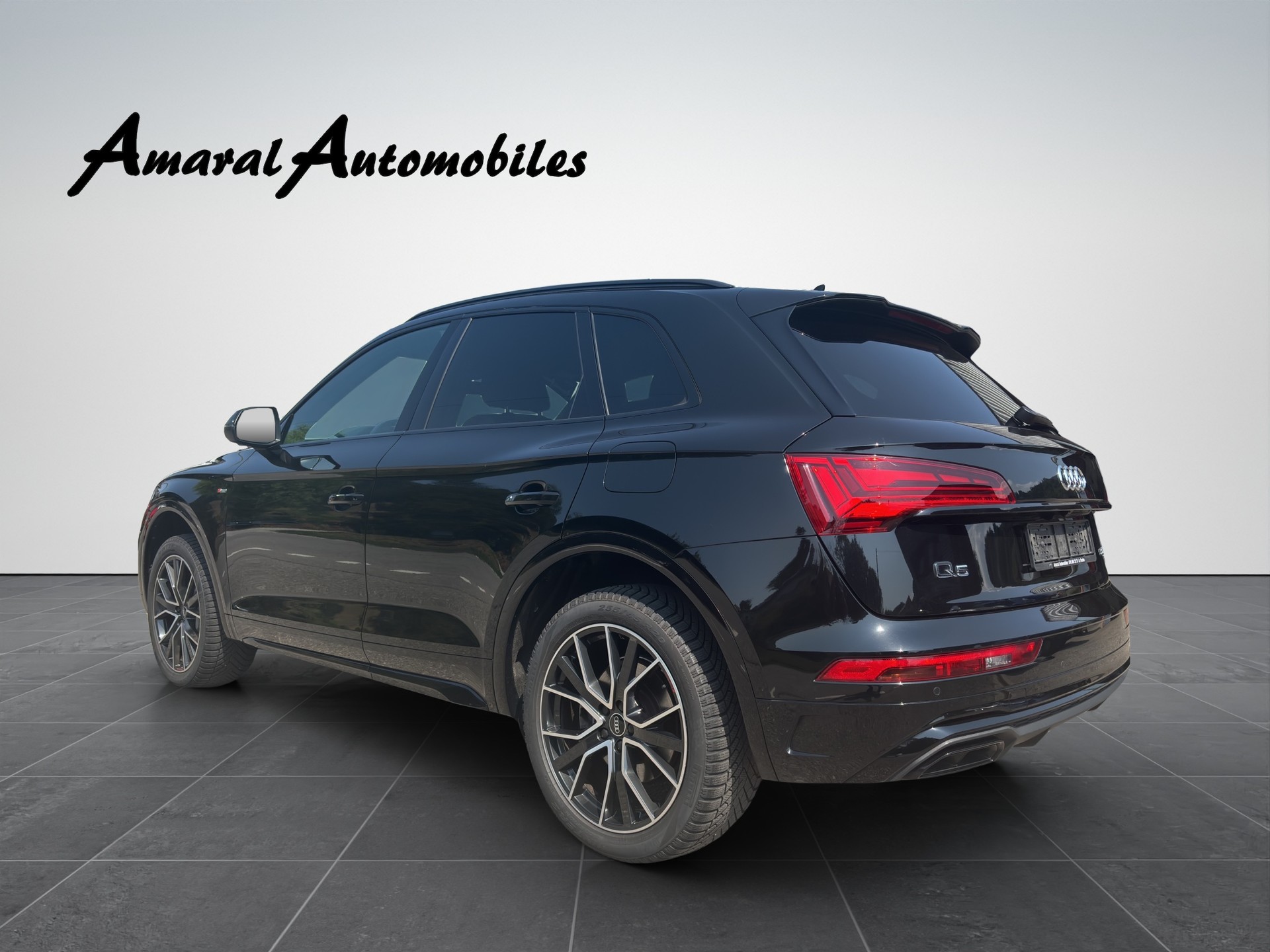 AUDI Q5 50 TFSI e PHEV S line quattro S-tronic-image-3