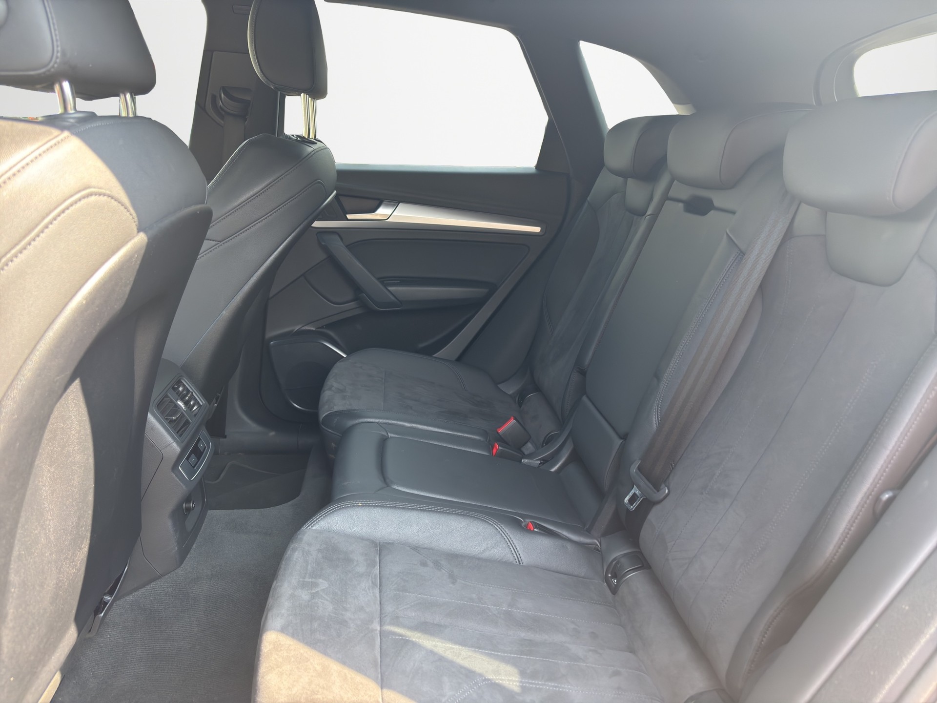 AUDI Q5 50 TFSI e PHEV S line quattro S-tronic-image-9