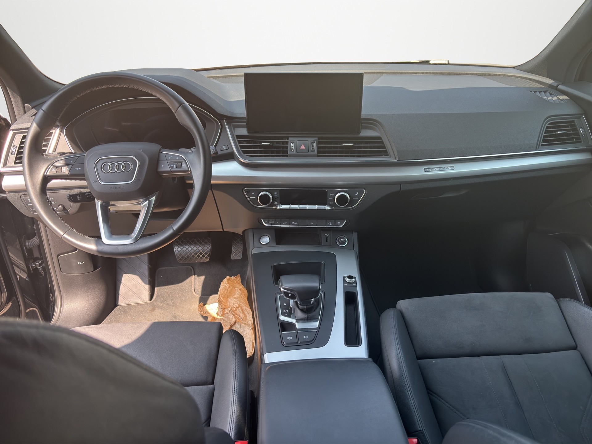 AUDI Q5 50 TFSI e PHEV S line quattro S-tronic-image-12