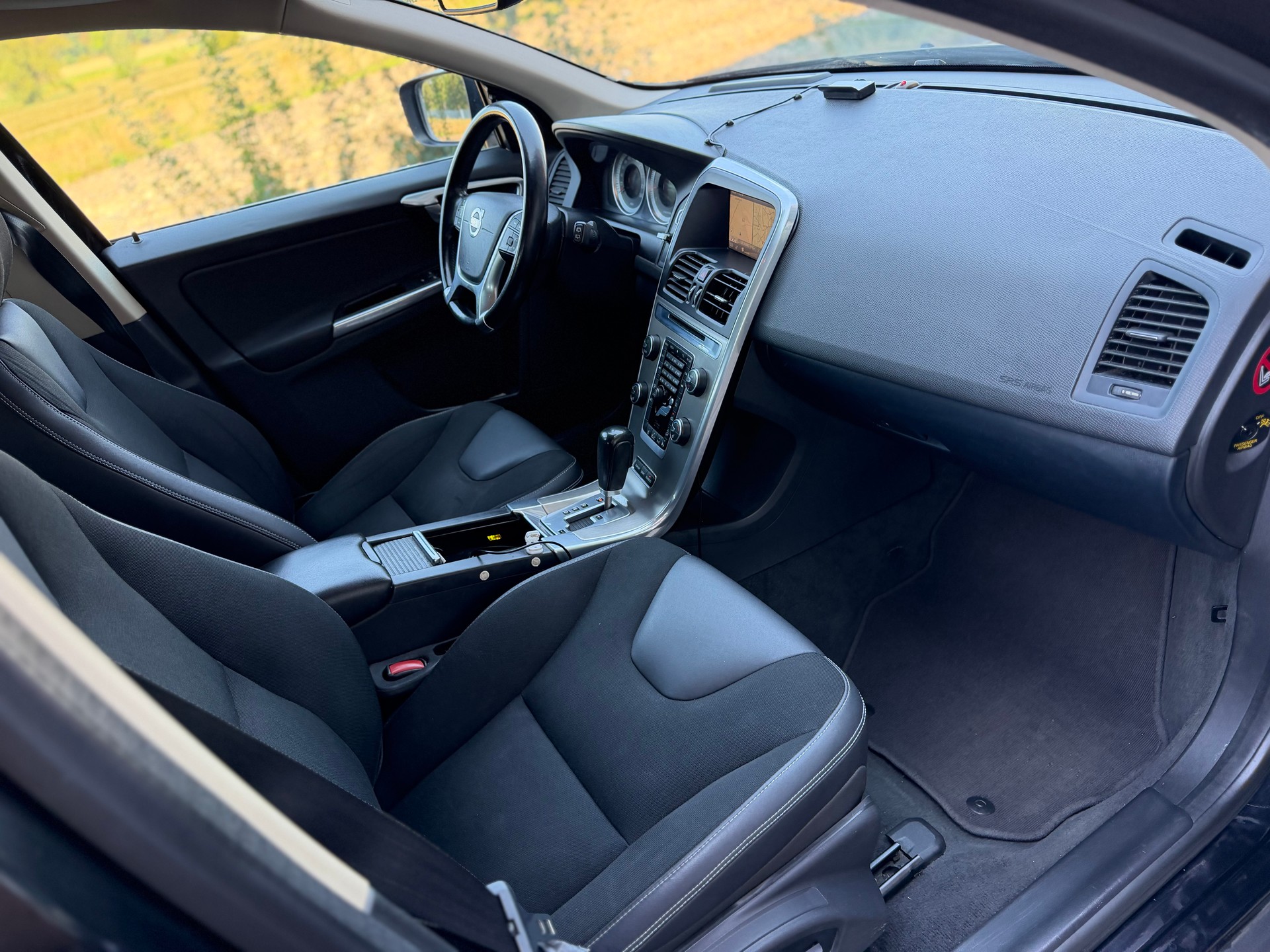 VOLVO XC60 D3 AWD Momentum Geartronic-image-14