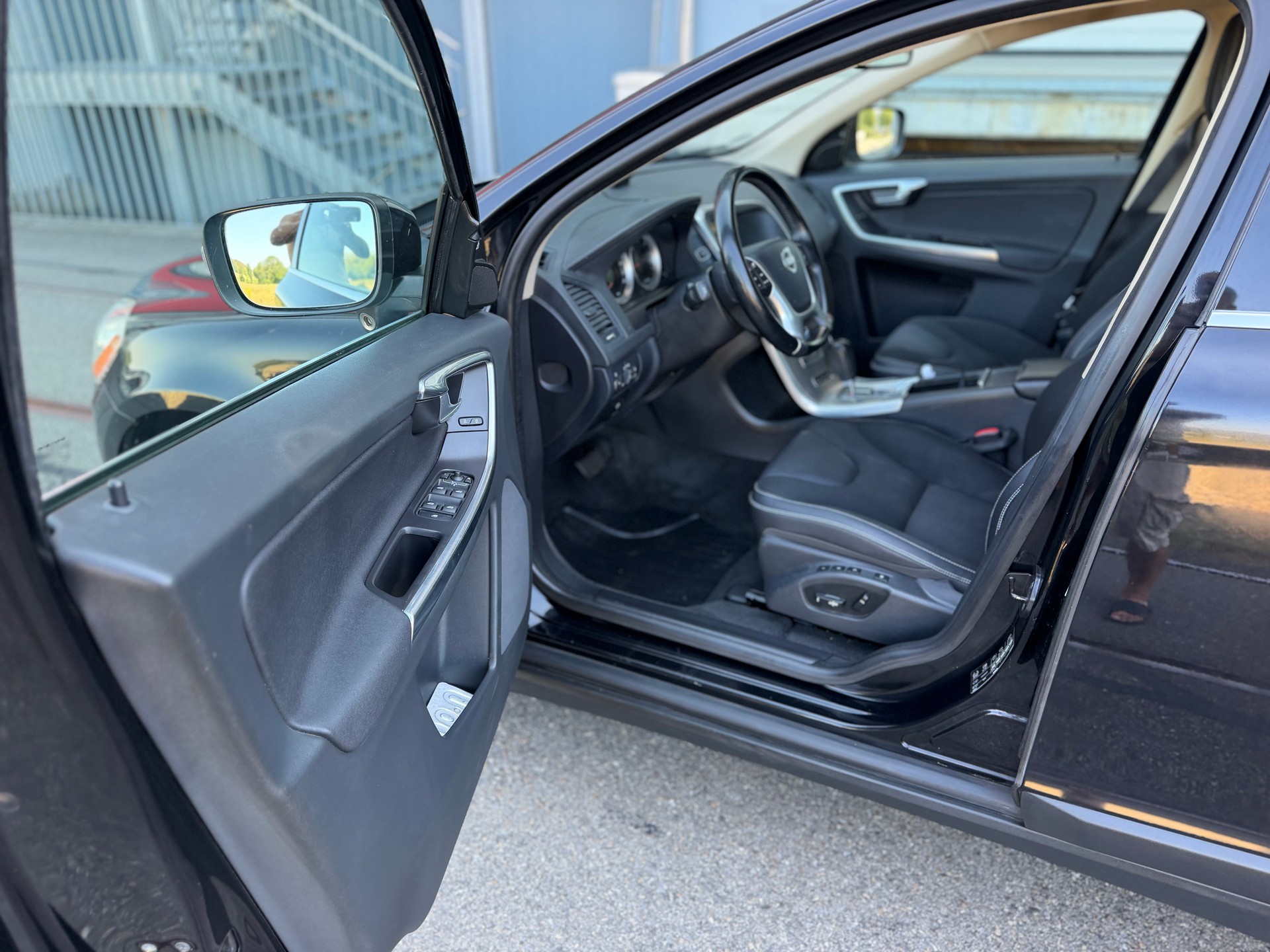 VOLVO XC60 D3 AWD Momentum Geartronic-image-16