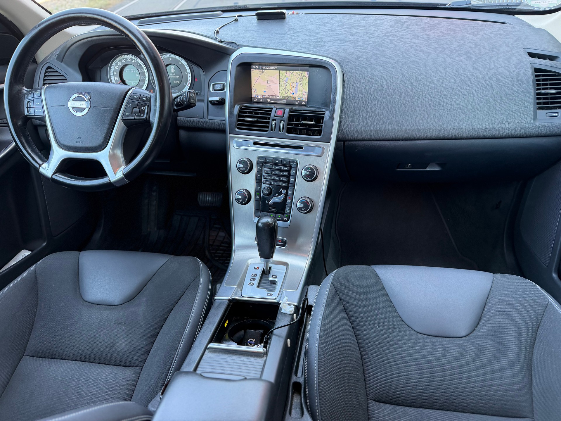 VOLVO XC60 D3 AWD Momentum Geartronic-image-12
