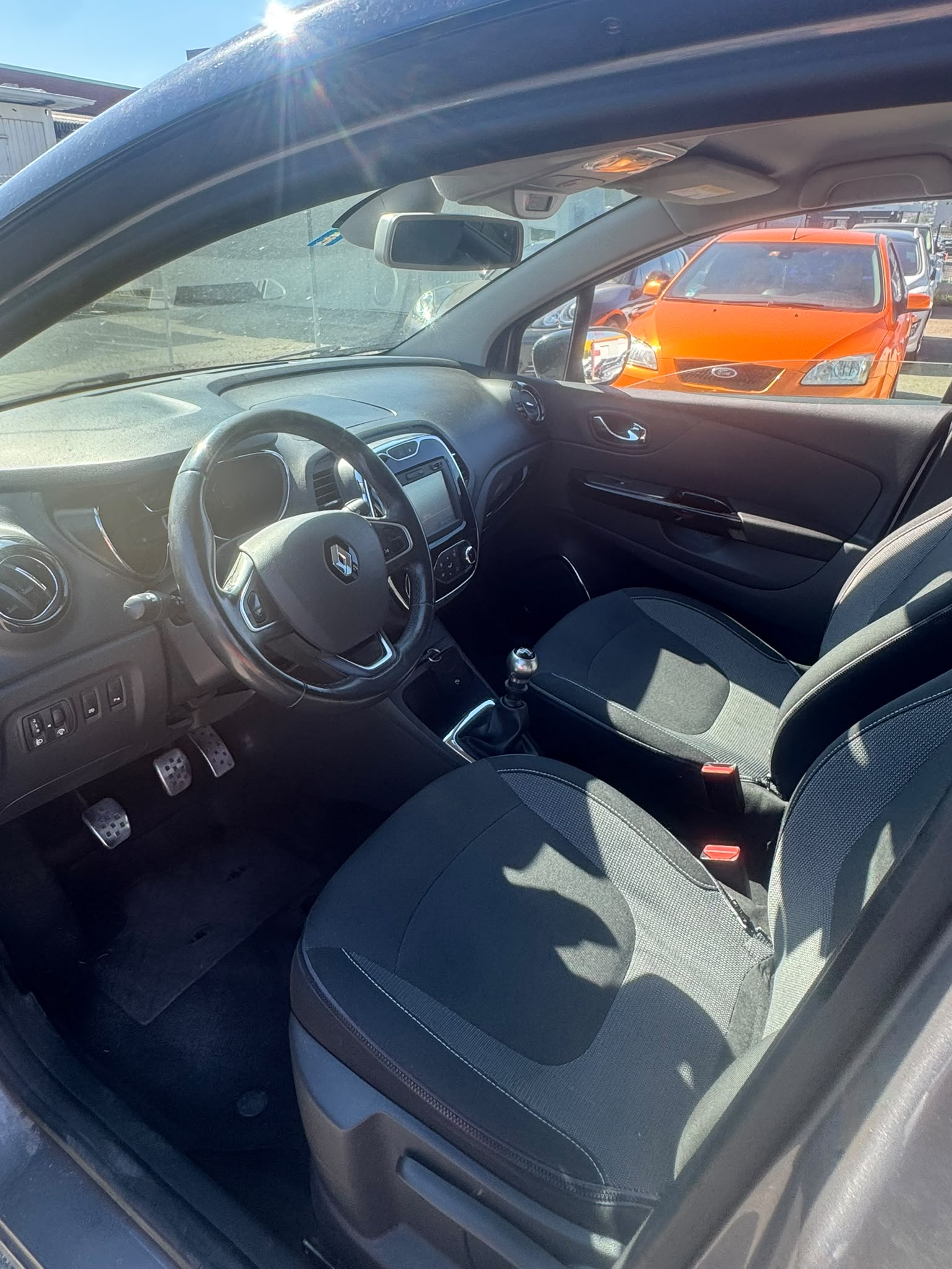 RENAULT Captur 1.5 dCi Diesel Privilège (Klimatronik * Radio USB * Alufelgen * Multilenkrad * Navigation * BO6)-image-12