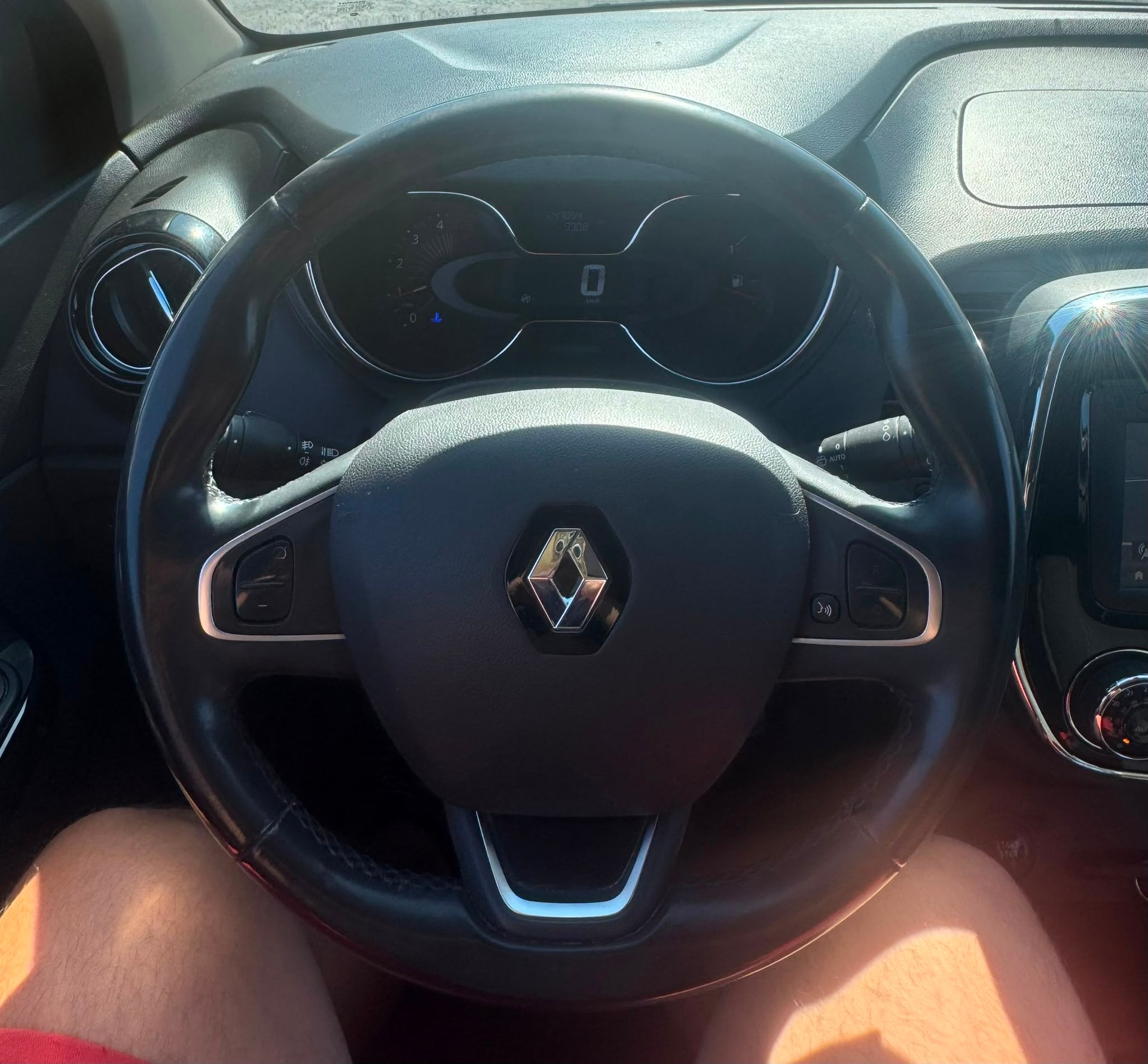 RENAULT Captur 1.5 dCi Diesel Privilège (Klimatronik * Radio USB * Alufelgen * Multilenkrad * Navigation * BO6)-image-9