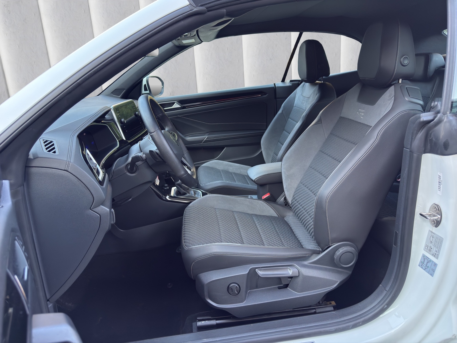 VW T-Roc Cabriolet 1.5 TSI EVO R-Line DSG-image-6
