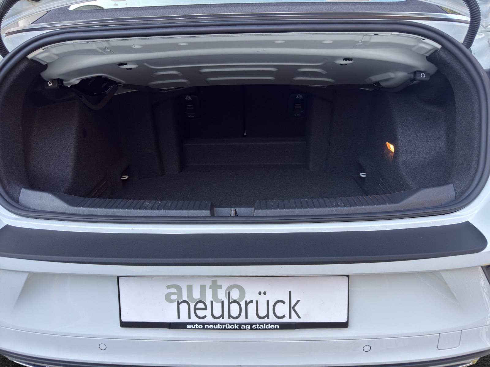 VW T-Roc Cabriolet 1.5 TSI EVO R-Line DSG-image-10