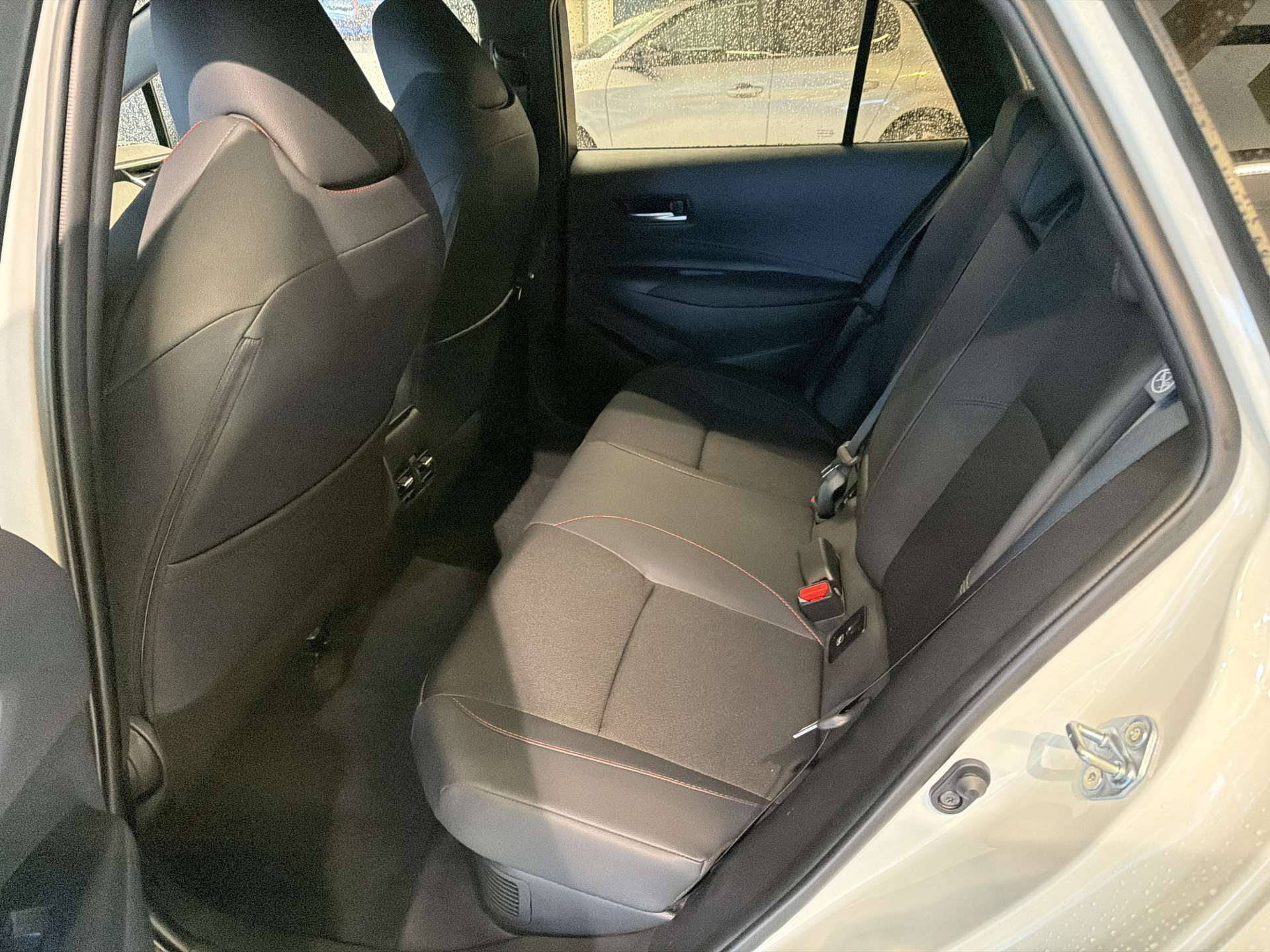 TOYOTA Corolla Touring Sports 2.0 HSD GR Sport e-CVT Automat-image-6