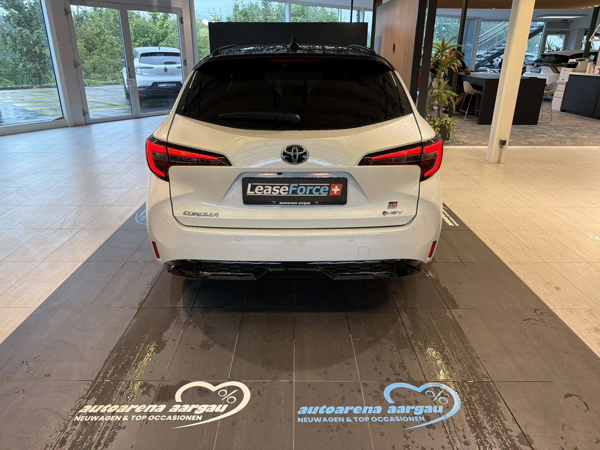 TOYOTA Corolla Touring Sports 2.0 HSD GR Sport e-CVT Automat-image-12