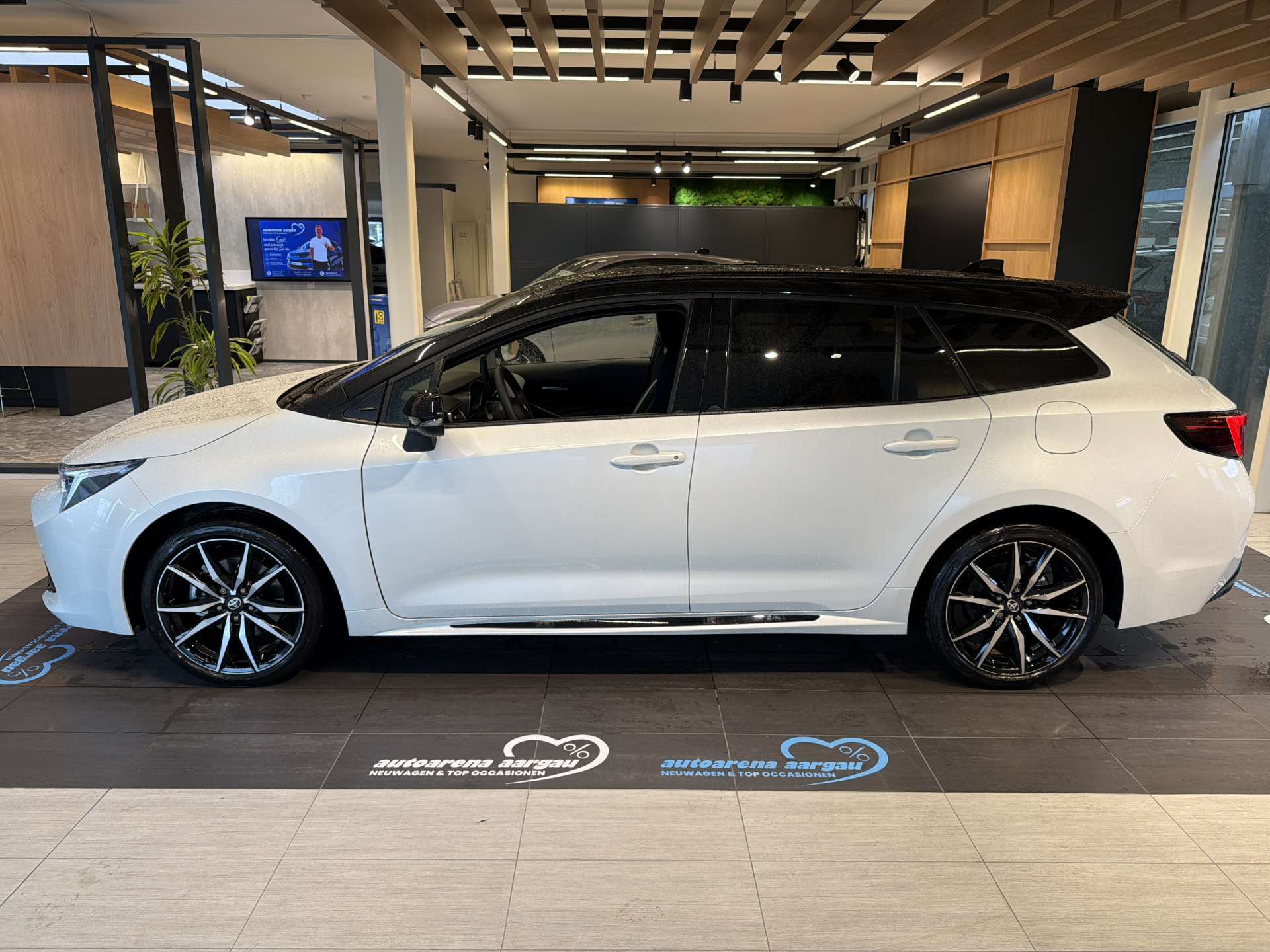 TOYOTA Corolla Touring Sports 2.0 HSD GR Sport e-CVT Automat-image-13