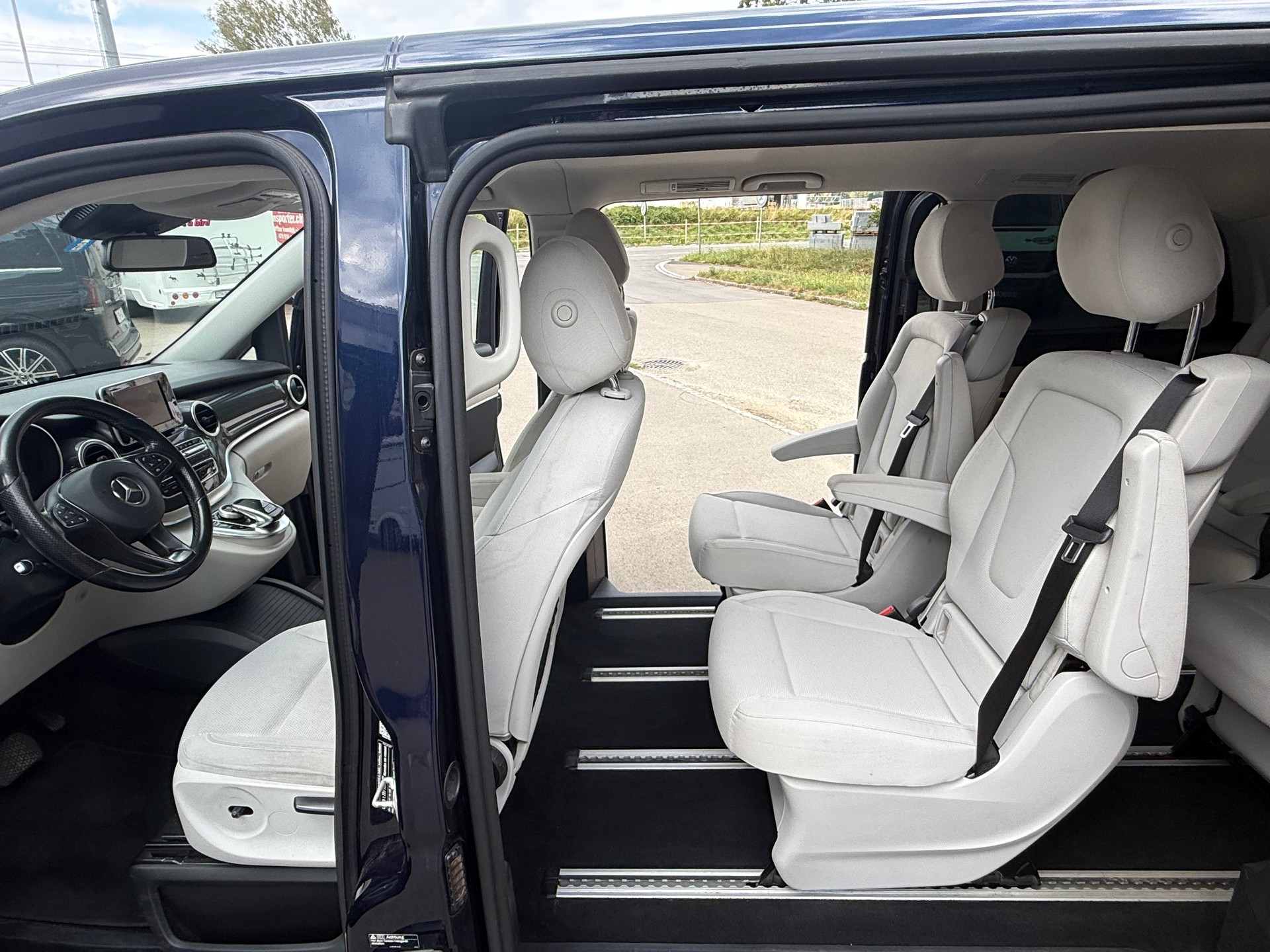 MERCEDES-BENZ V 250 d Avantgarde kompakt 4Matic 7G-Tronic-image-13