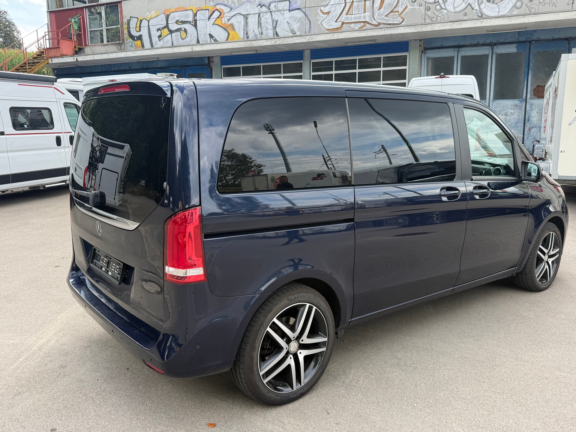 MERCEDES-BENZ V 250 d Avantgarde kompakt 4Matic 7G-Tronic-image-6