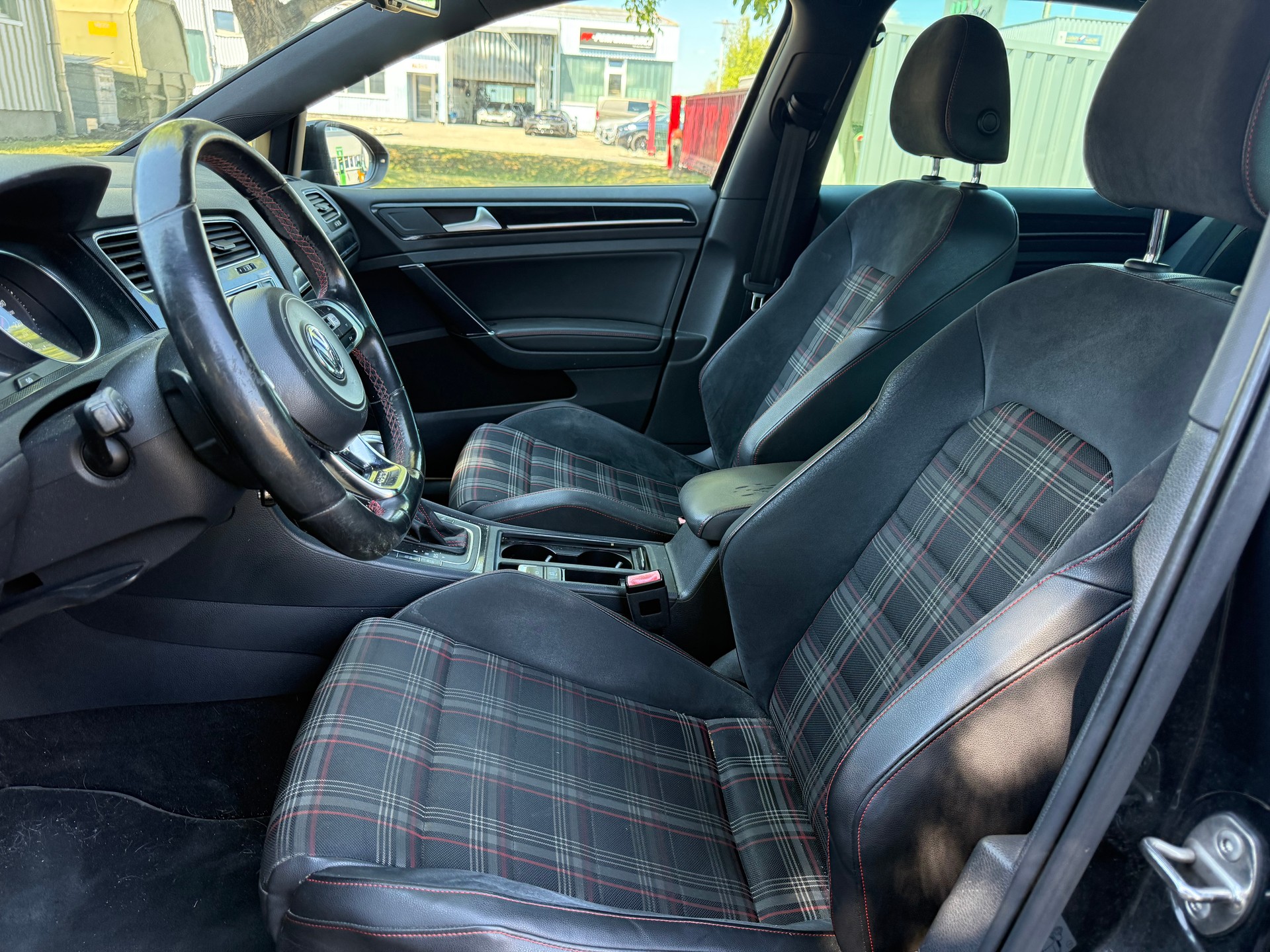 VW Golf 2.0 TSI GTI Performance DSG-image-8