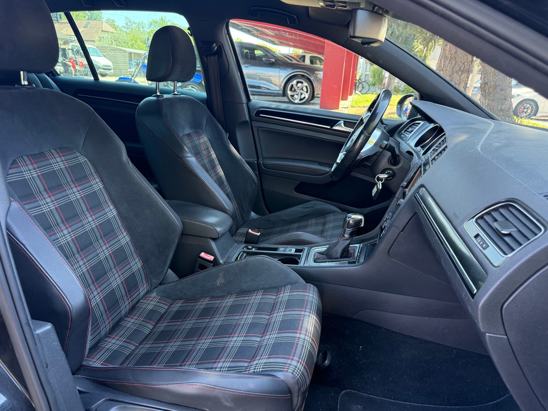 VW Golf 2.0 TSI GTI Performance DSG-image-9