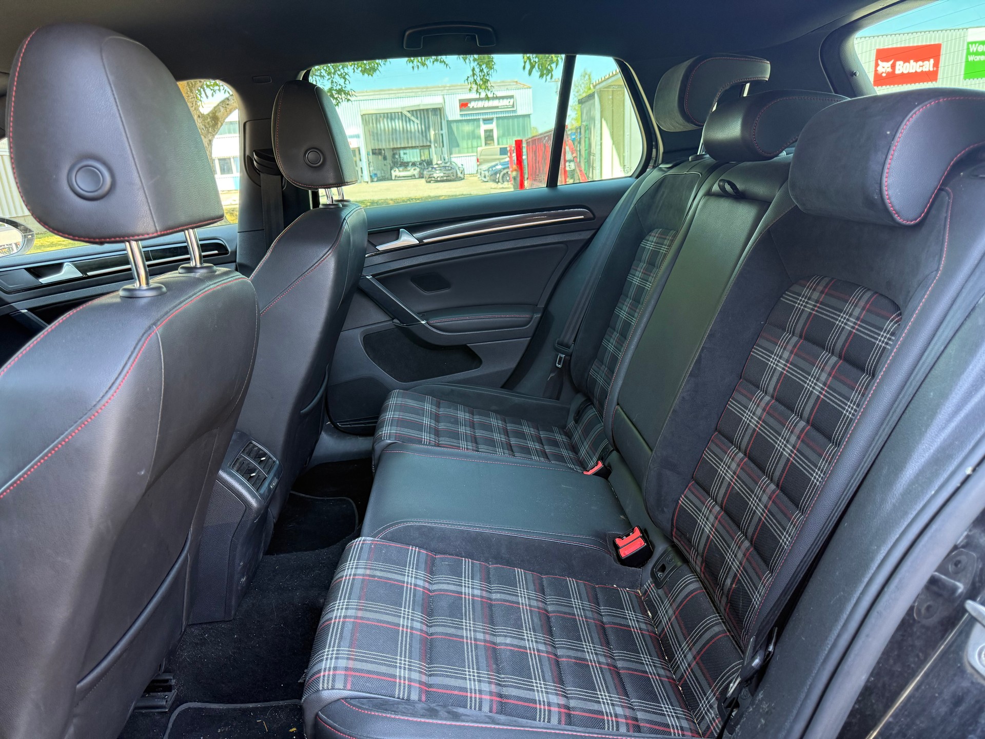 VW Golf 2.0 TSI GTI Performance DSG-image-10