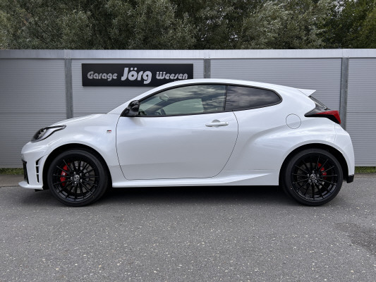 TOYOTA Yaris 1.6 GR Sport-image-2