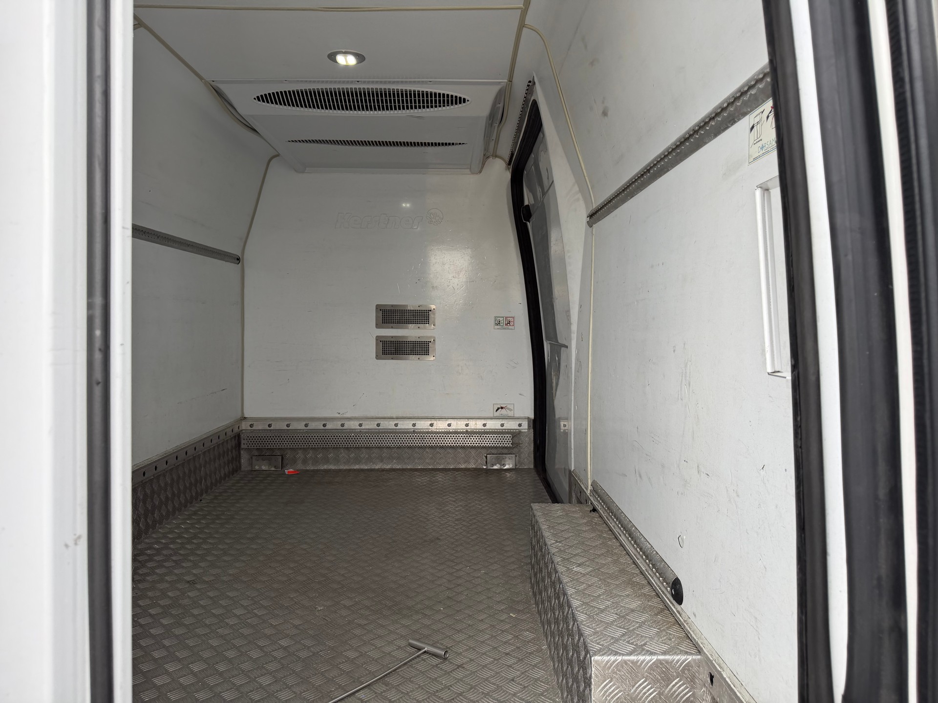 VW Crafter 35L 2.0 TDI-image-1