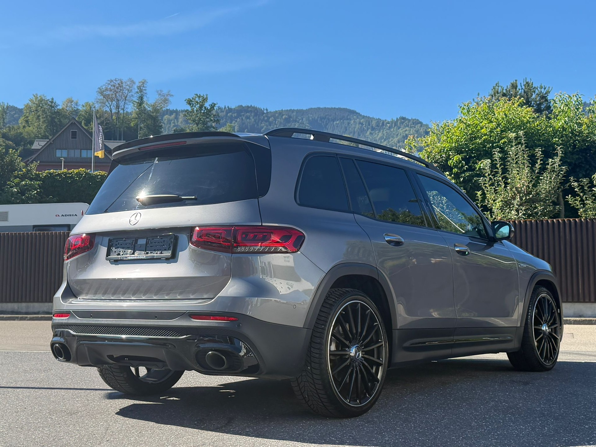 MERCEDES-BENZ GLB 35 AMG 4Matic 8G-Tronic Grey&Black Edition-image-4