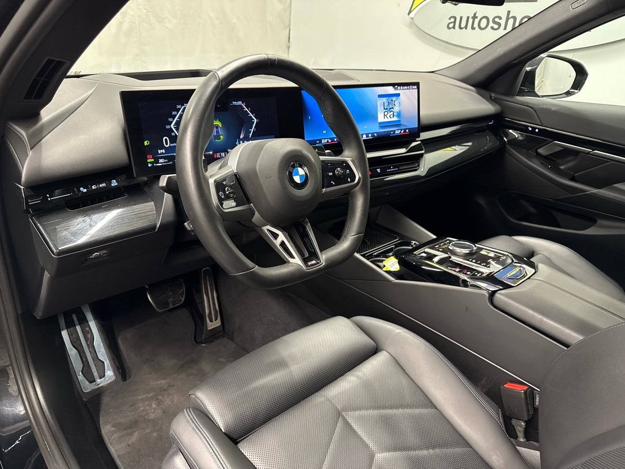 BMW 520d xDrive 48V M Sport Steptronic-showroom-element-2