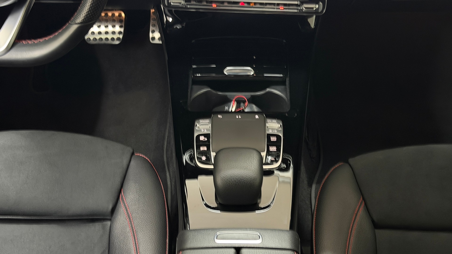 MERCEDES-BENZ A 250 AMG Line 7G-DCT-image-12
