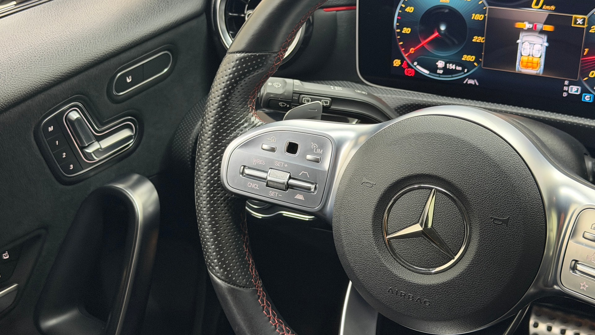 MERCEDES-BENZ A 250 AMG Line 7G-DCT-image-13