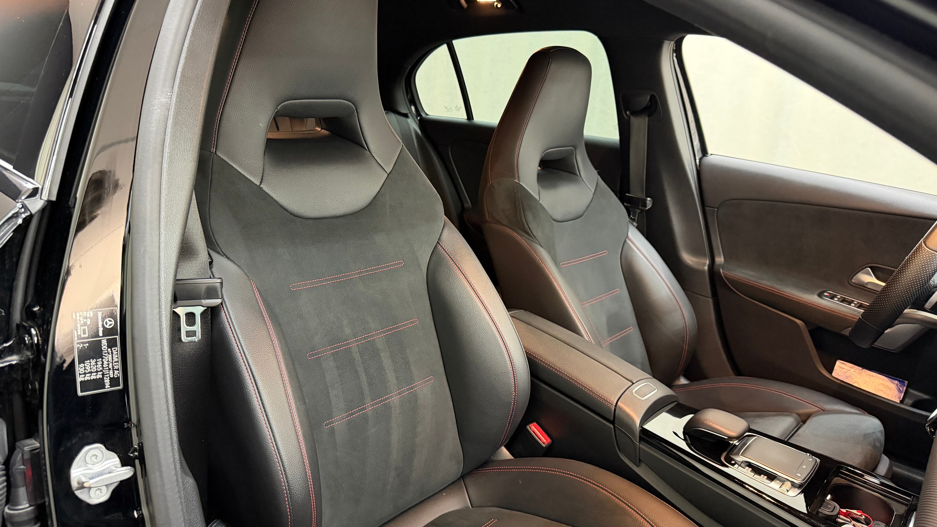 MERCEDES-BENZ A 250 AMG Line 7G-DCT-image-14