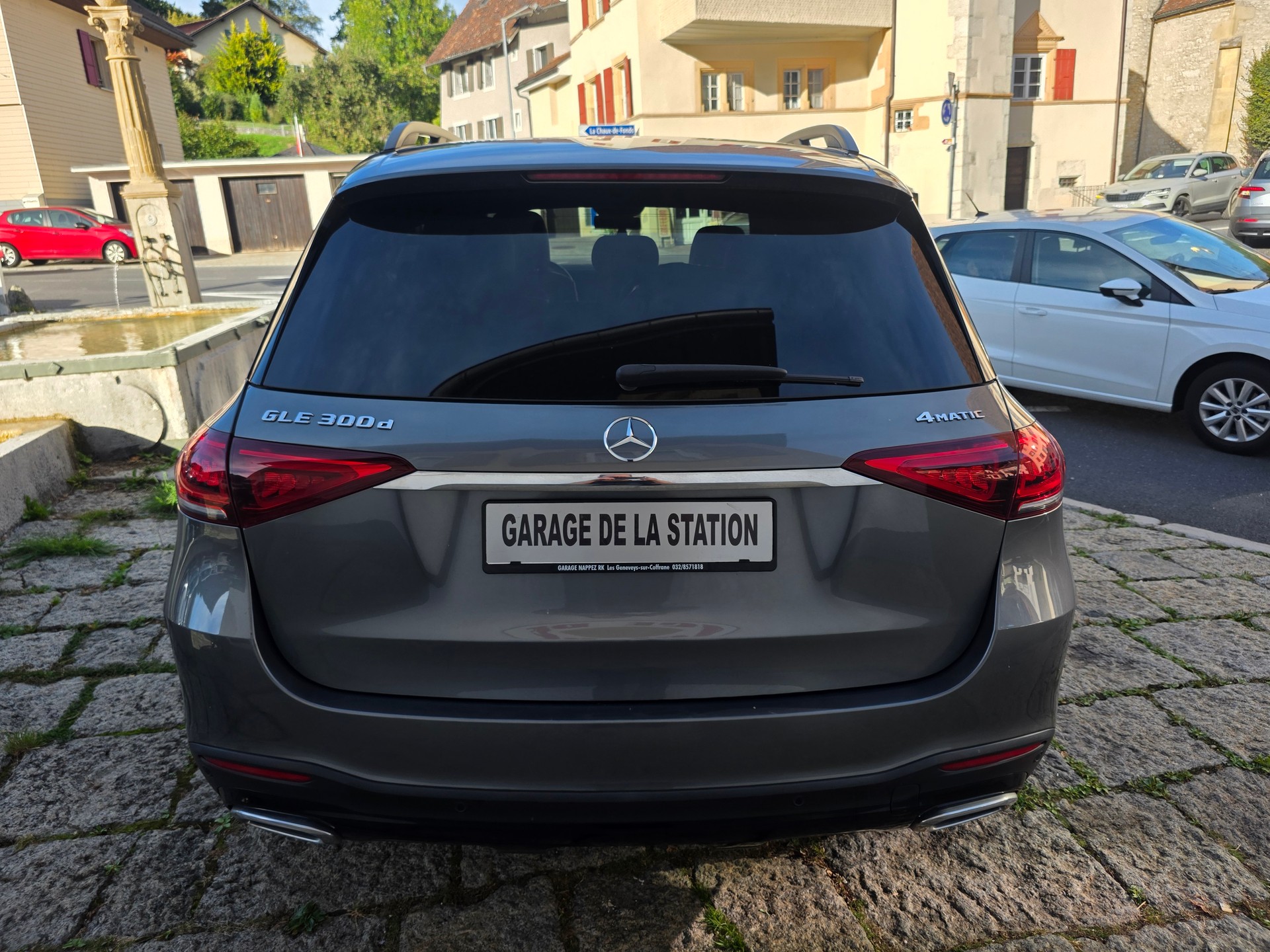 MERCEDES-BENZ GLE 300 d 4Matic AMG Line 9G-Tronic-image-4