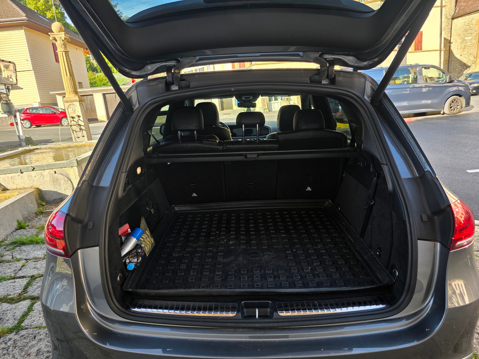 MERCEDES-BENZ GLE 300 d 4Matic AMG Line 9G-Tronic-image-13