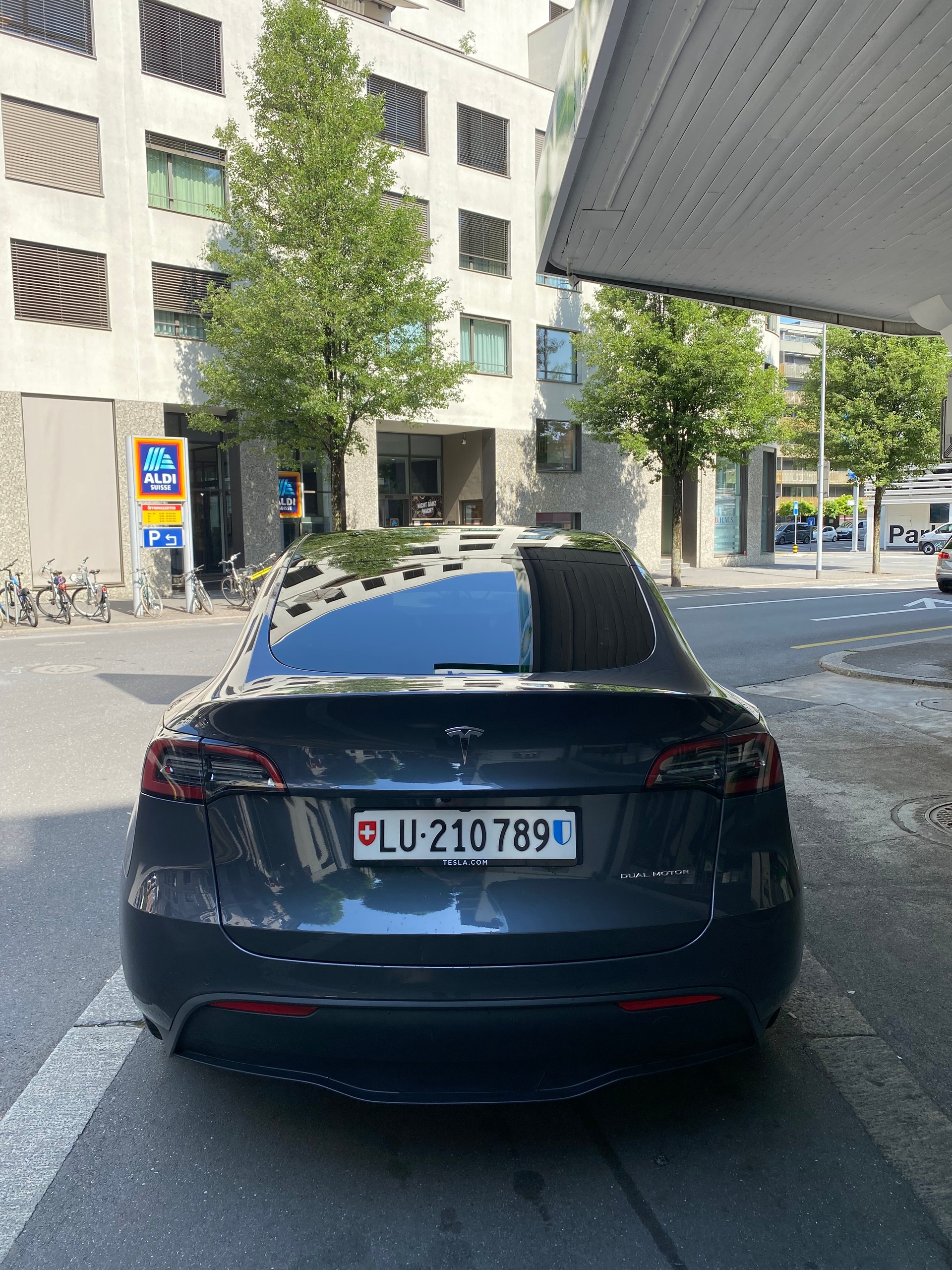 TESLA Model Y Long Range-image-4