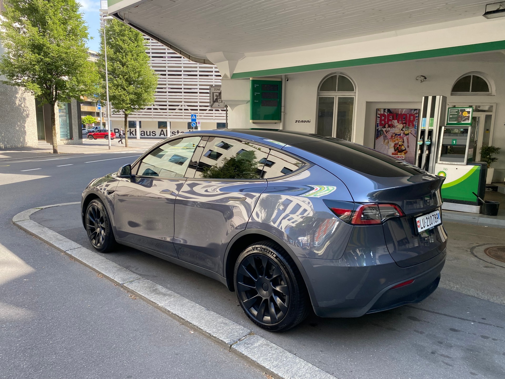 TESLA Model Y Long Range-image-3