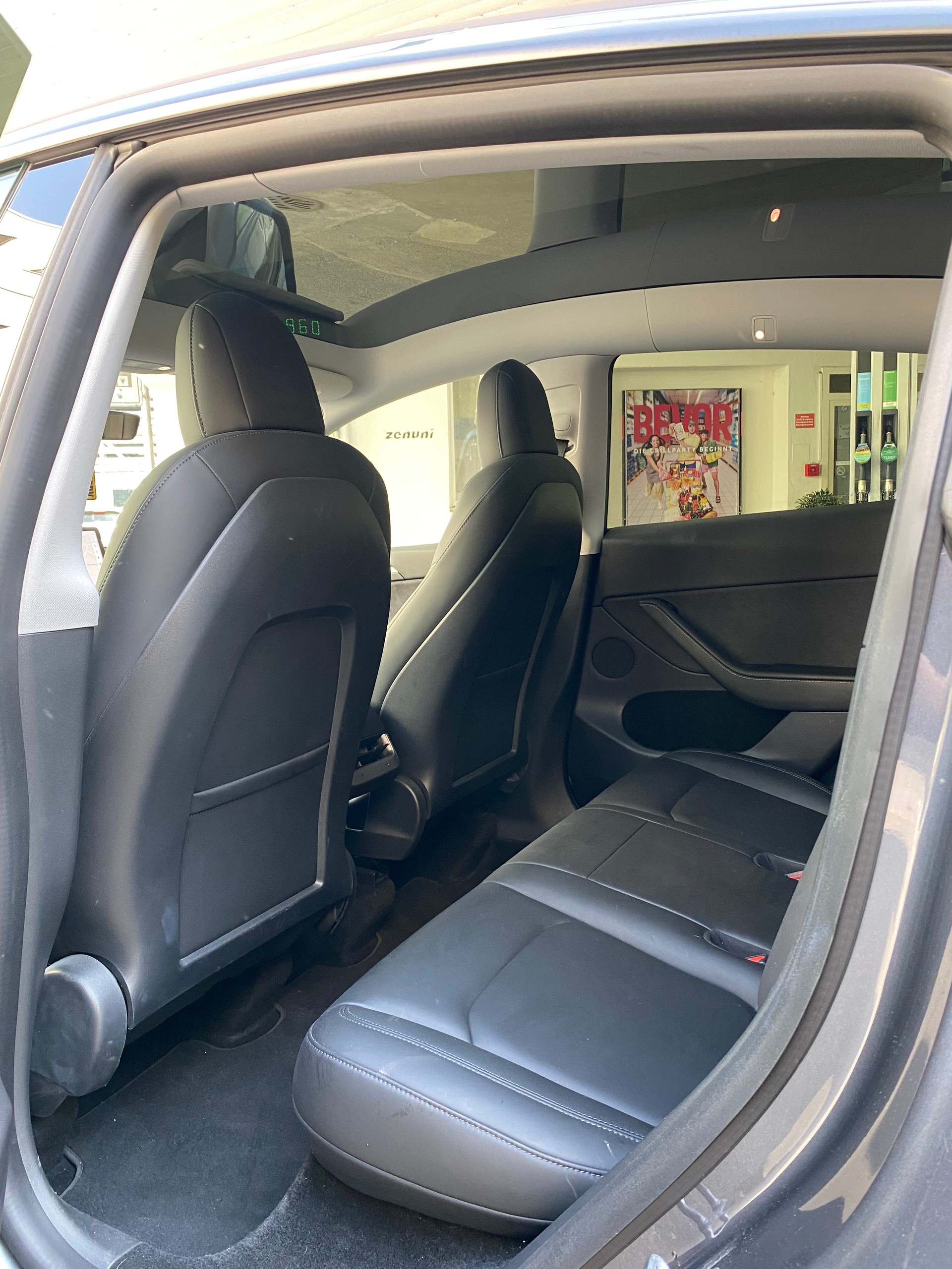 TESLA Model Y Long Range-image-9