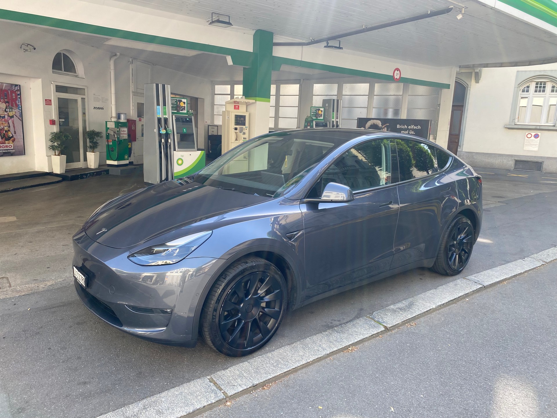 TESLA Model Y Long Range-image-2