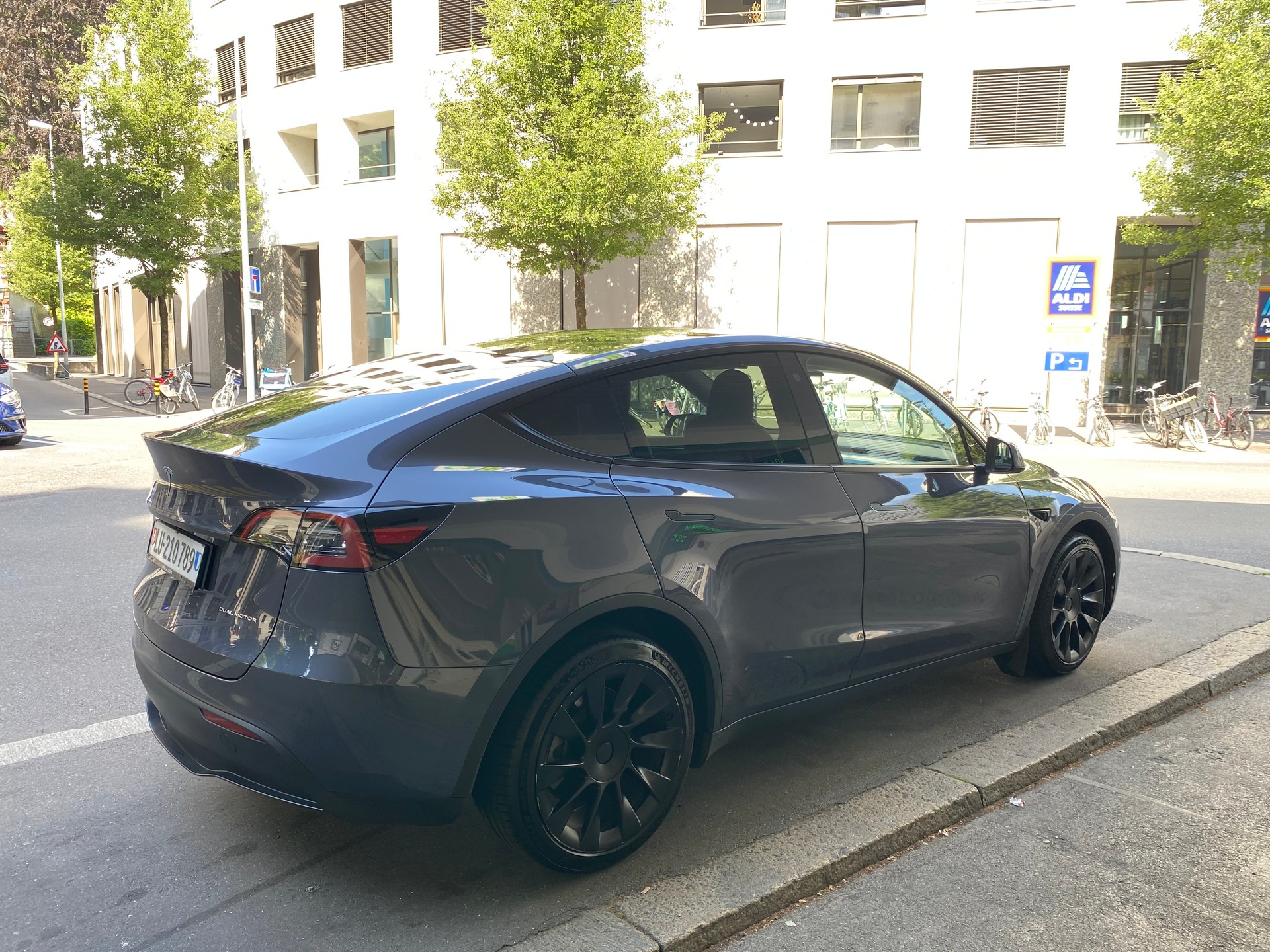 TESLA Model Y Long Range-image-5