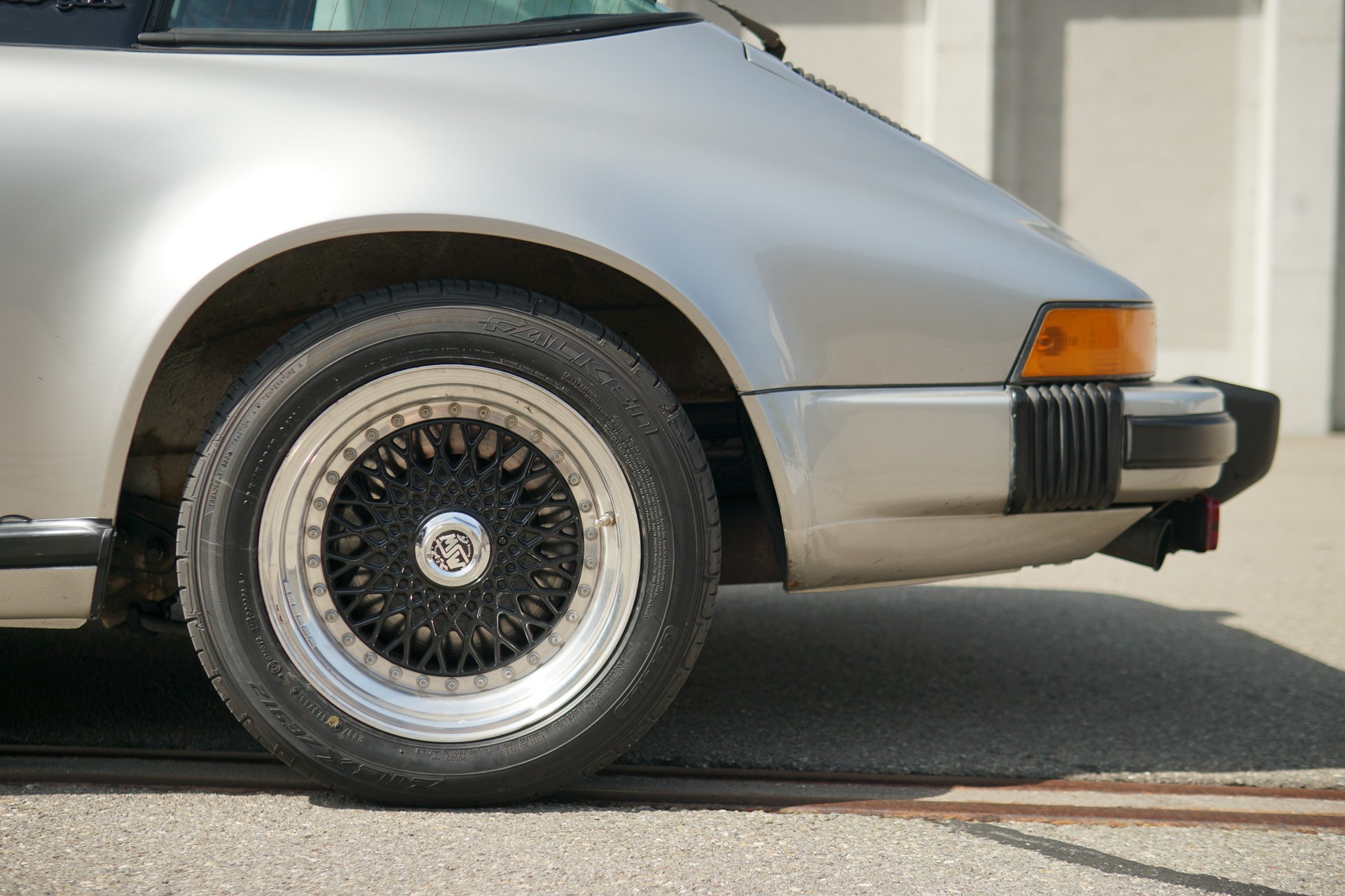 PORSCHE 911 SC Targa-image-9