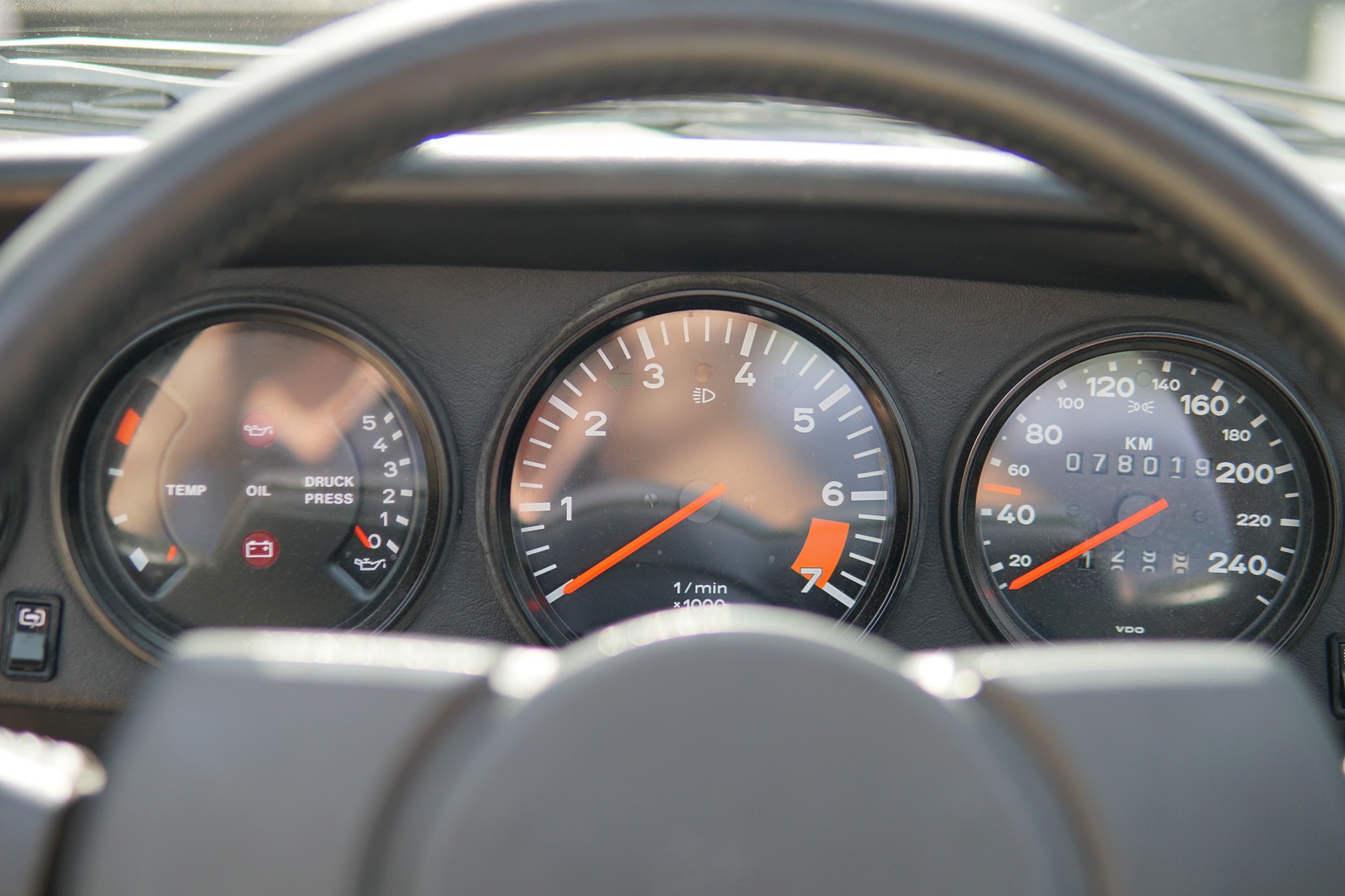 PORSCHE 911 SC Targa-image-17