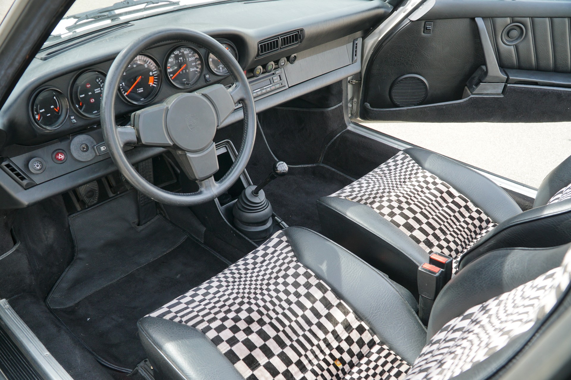 PORSCHE 911 SC Targa-image-13