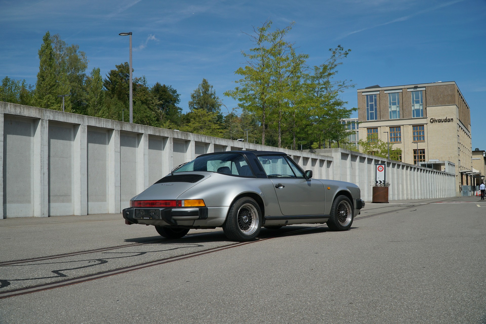 PORSCHE 911 SC Targa-image-4